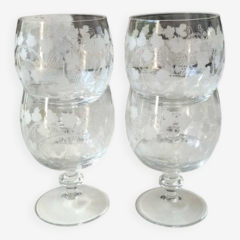 Lot 4 verres à pied Art déco en cristal taillé. Motifs Sarments vigne/Grappes raisin aspect dépoli