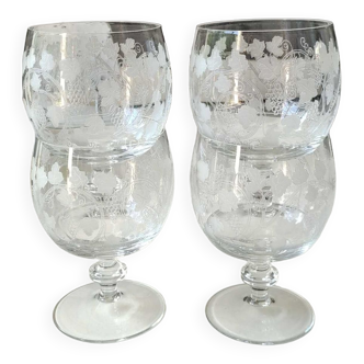 Lot 4 Art Deco stemmed glasses in cut crystal. Patterns vine shoots/Grapes frosted appearance