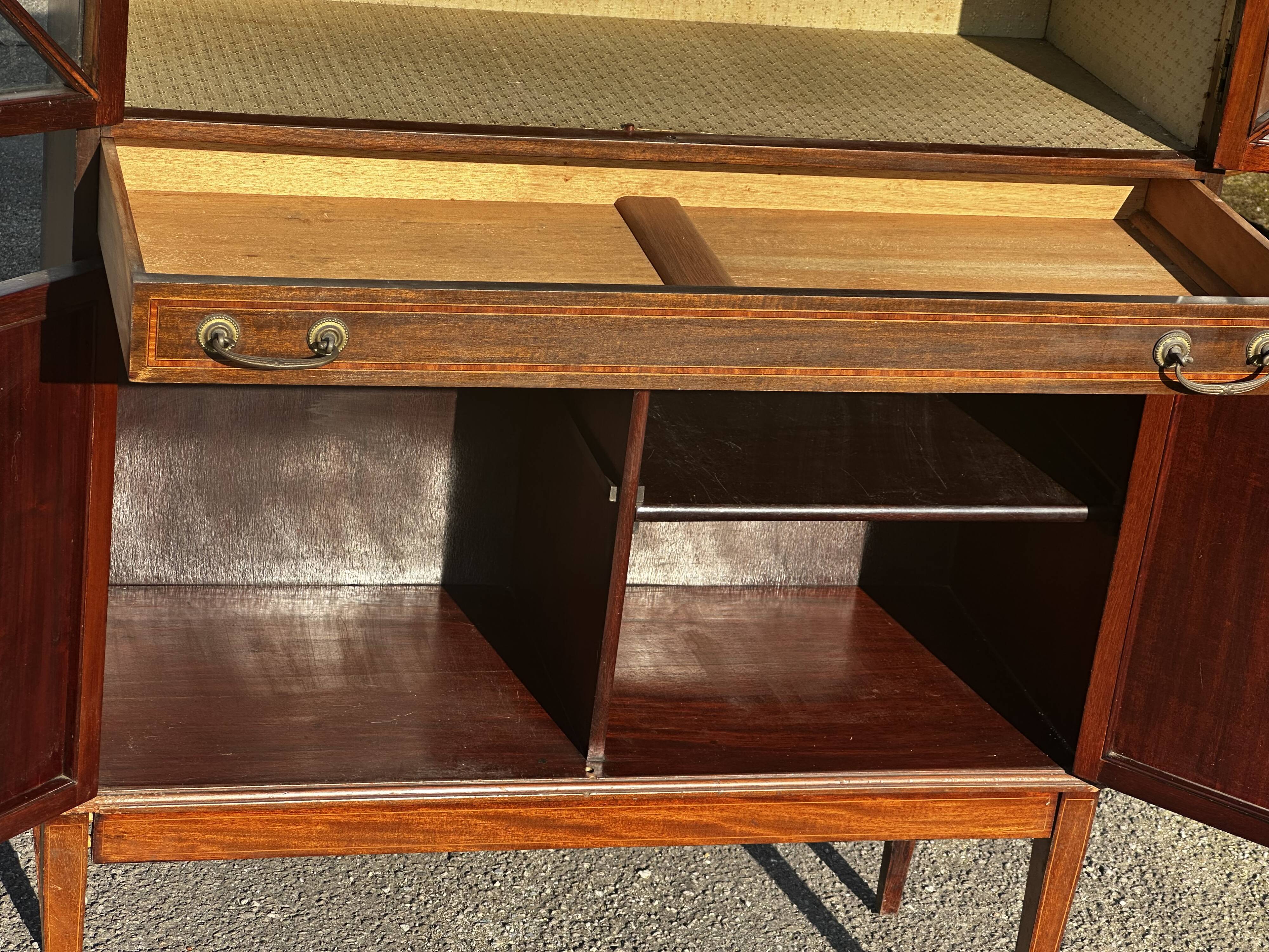 Vitrine buffet en acajou début XX e - Royaume Uni