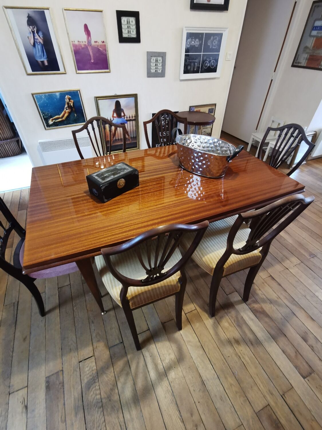 Mahogany dining table varnished year 60
