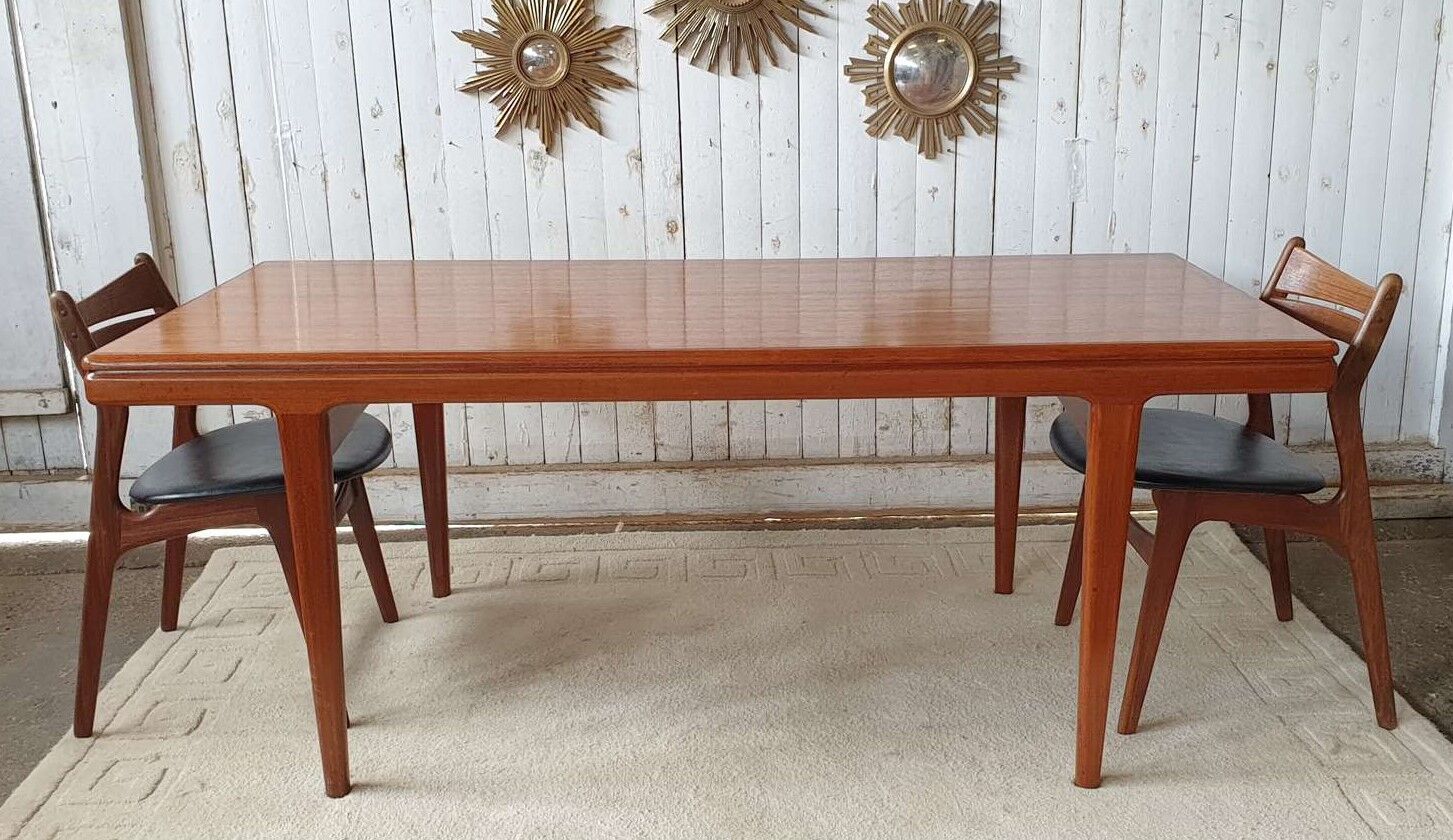 Table vintage en teck datant des années 60