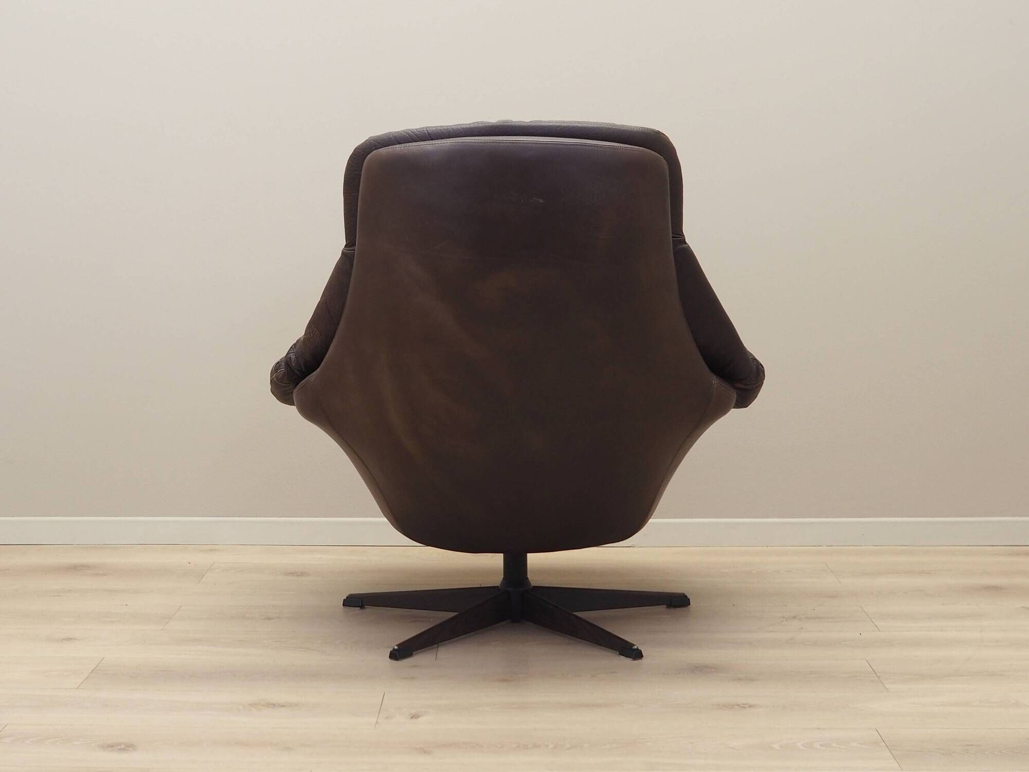 Leather swivel armchair, Danish design, 1960s, designer: H.W. Klein, manufacture: Bramin