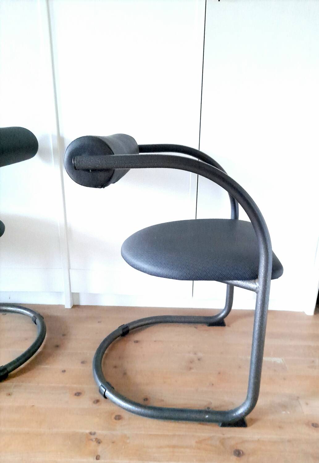 Set of 4 80s dining room chairs