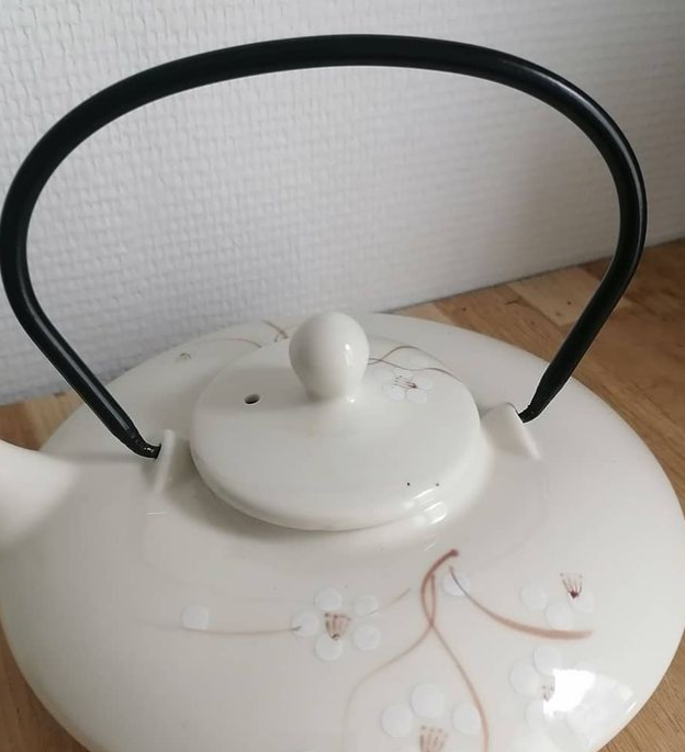 Ceramic teapot