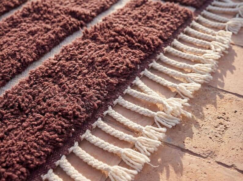 Traditional handwoven Berber rug size 150x250 cm