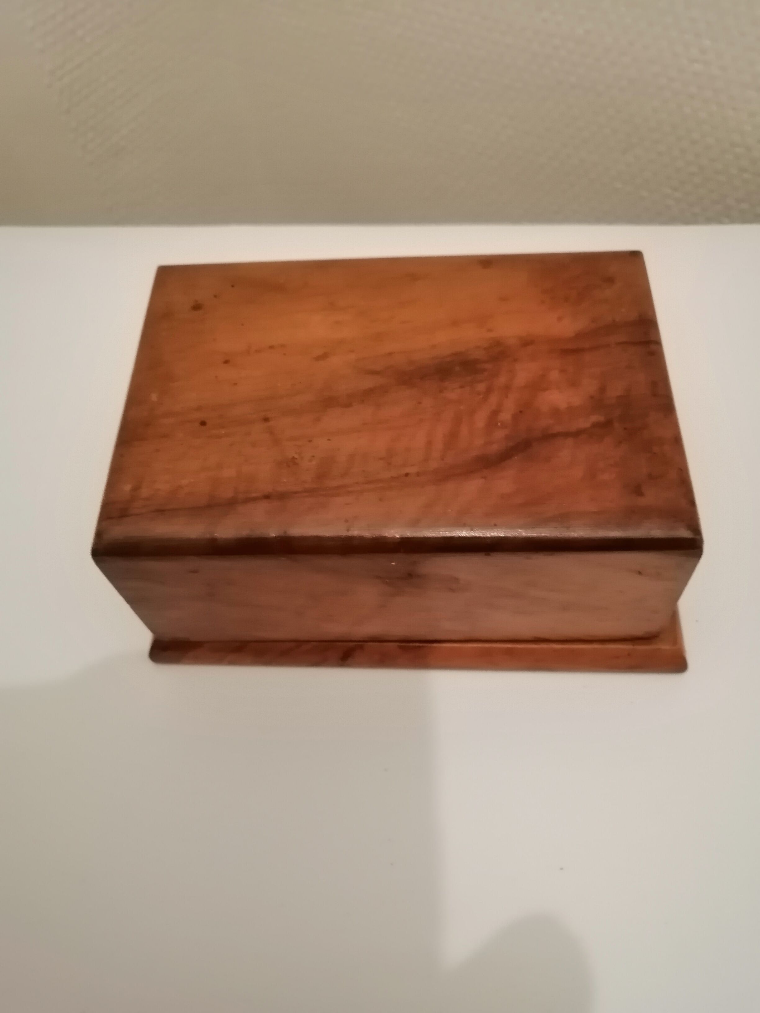 Wooden cigarette box