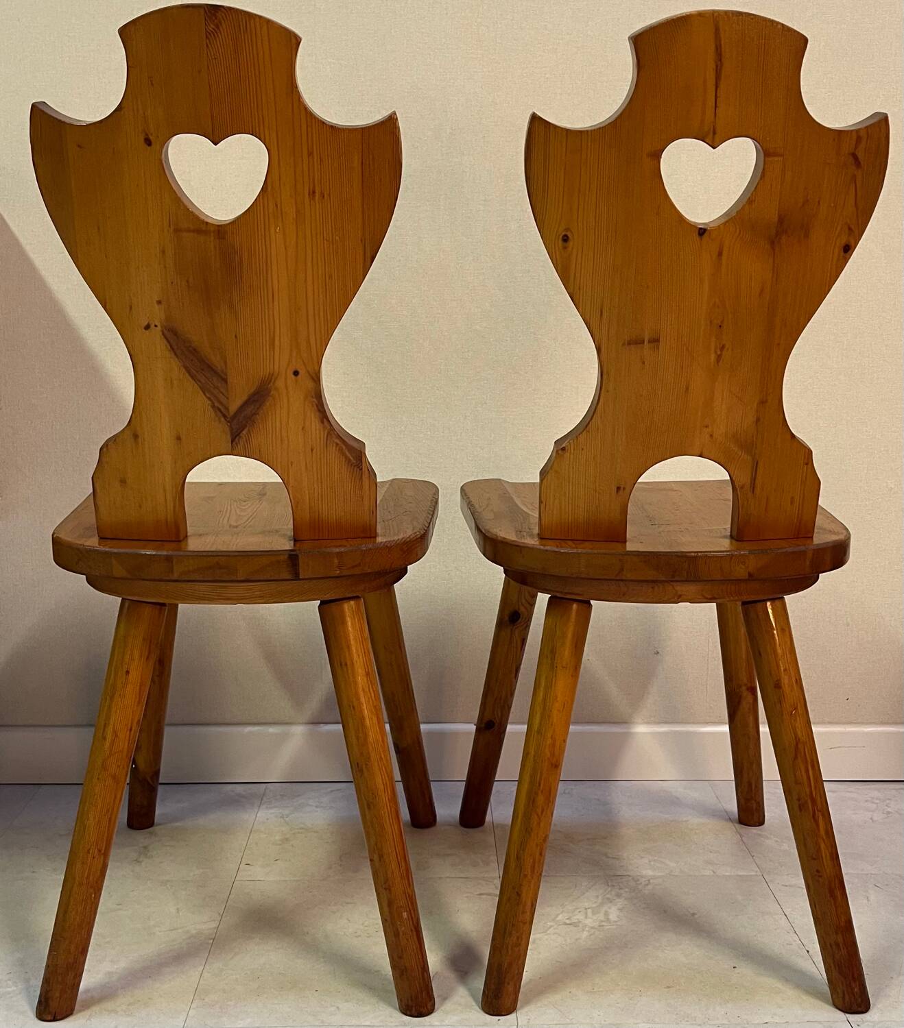 Mountain chalet style pine chair