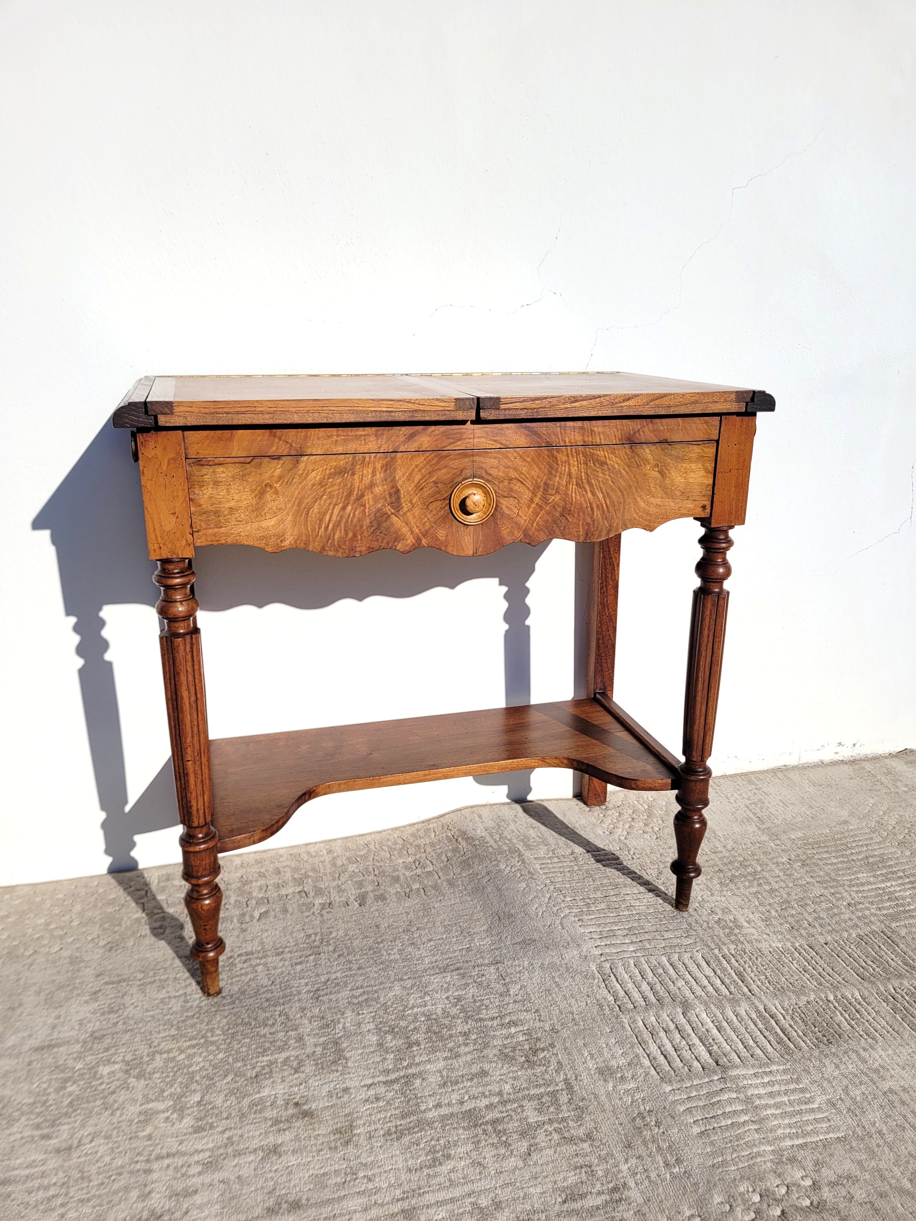 Meuble coiffeuse noyer Louis Philippe