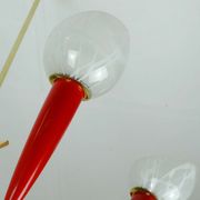 Lustre des années 1950 en laiton et plastique rouge, 7 abat-jours en verre