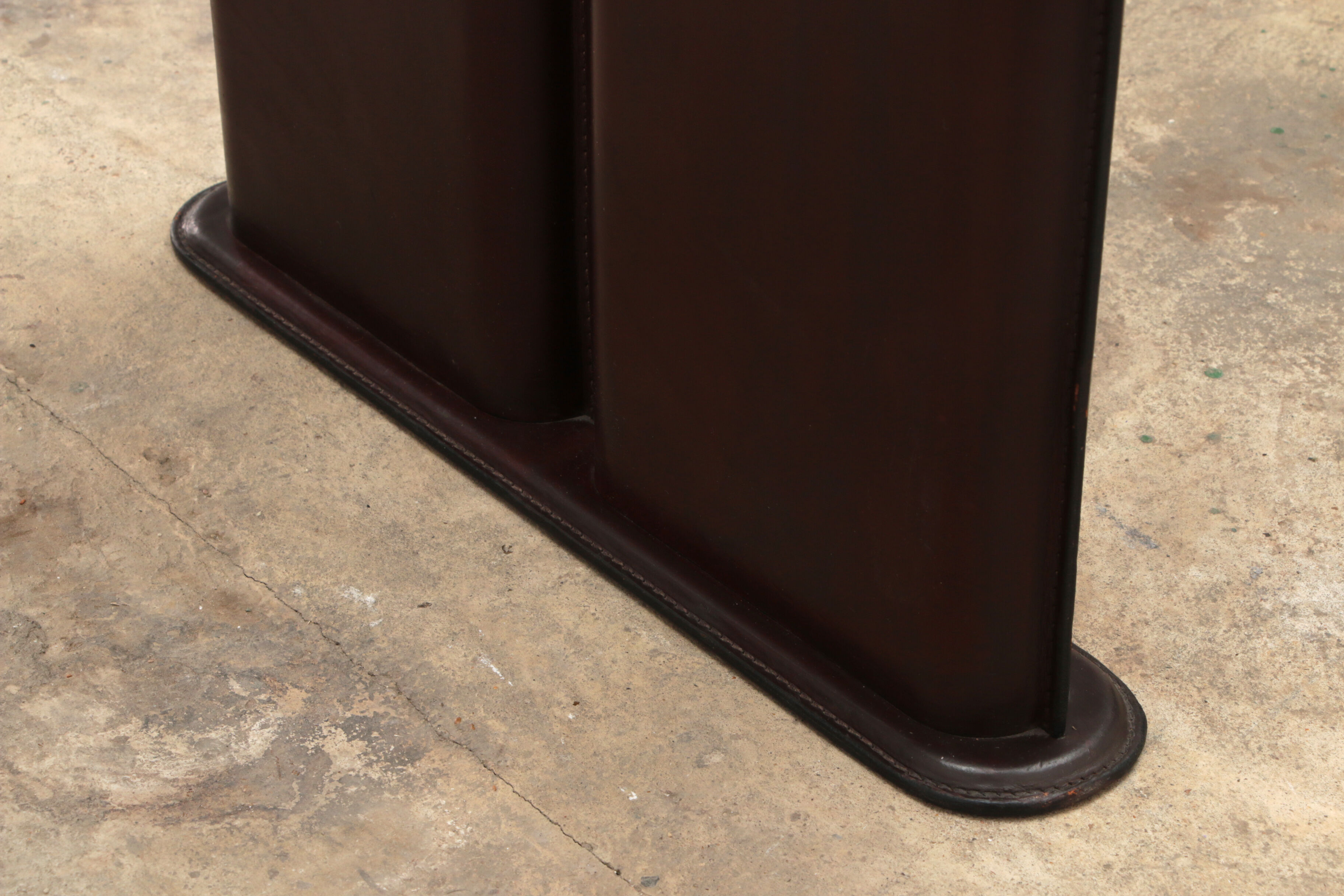 Tito Agnoli for Matteo Grassi leather dining table and six chairs