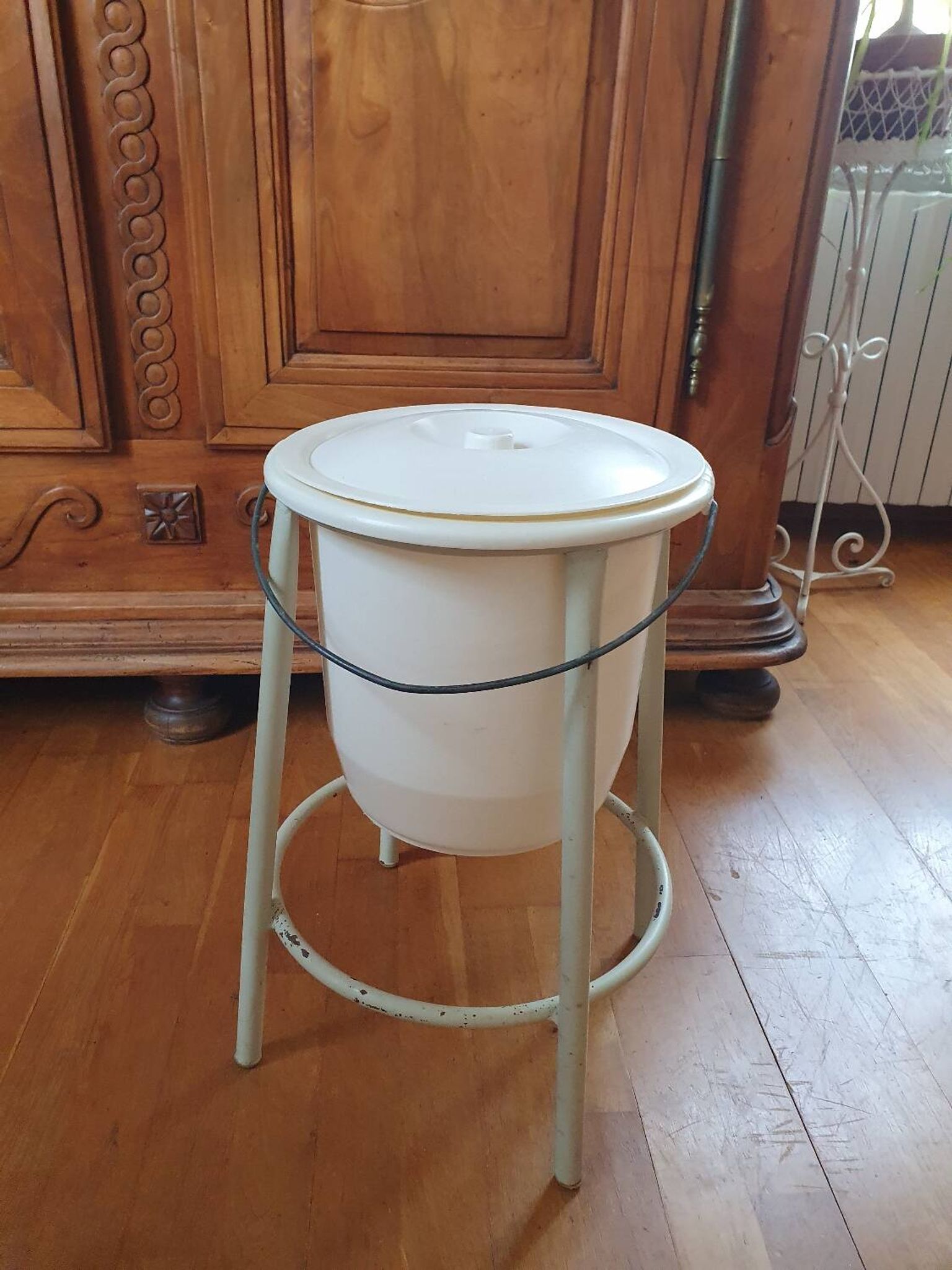 Trash can on vintage industrial style metal base