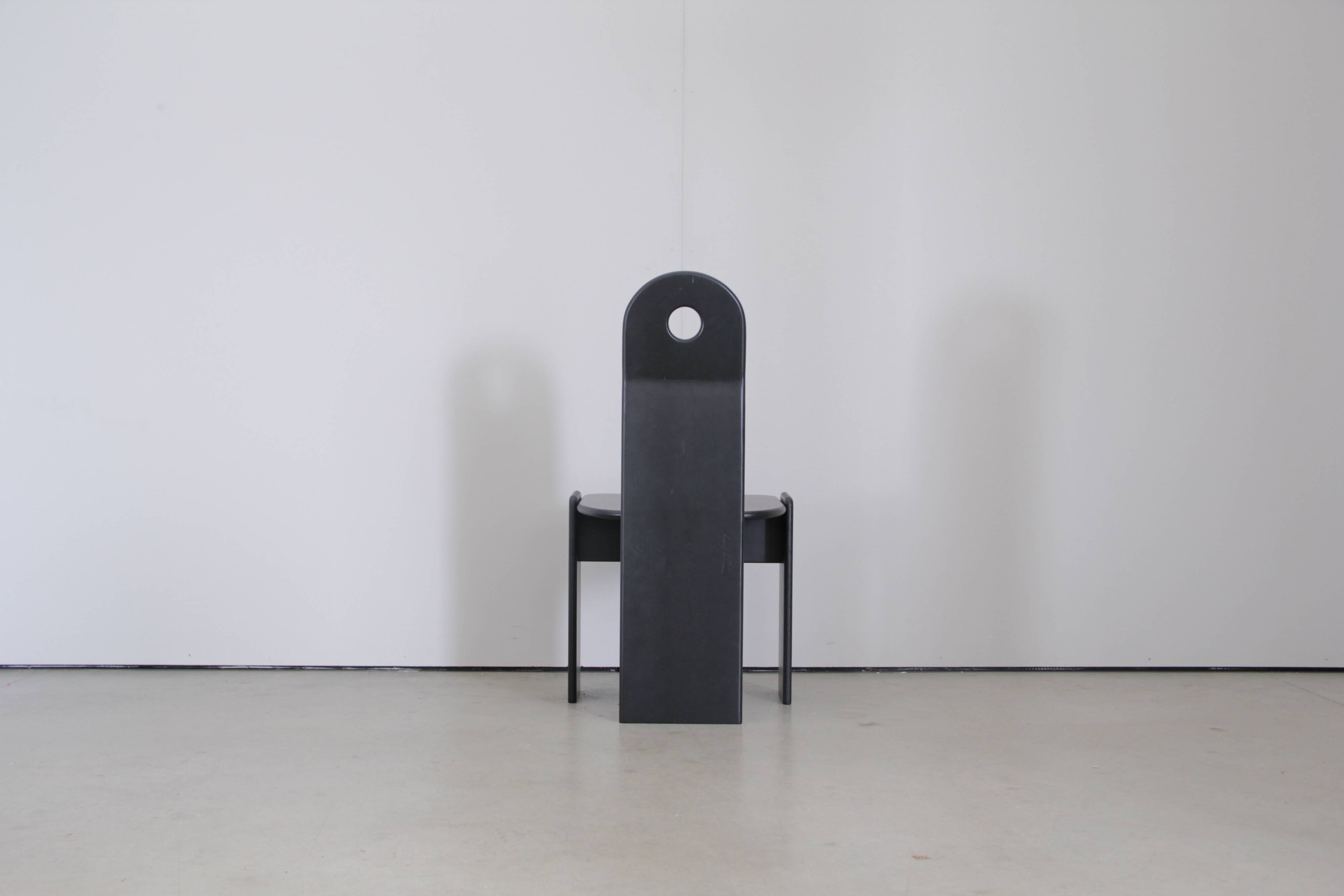 Ensemble de 4 chaises à repas brutalistes noires