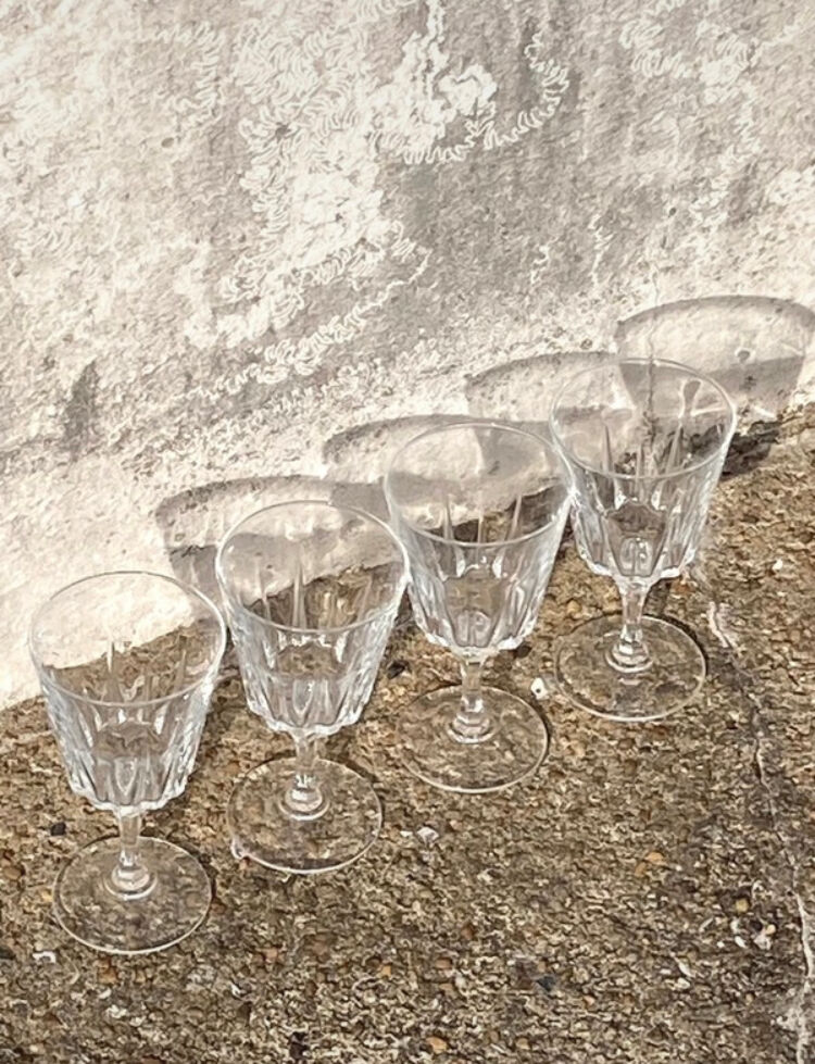 The arque crystal foot glasses
