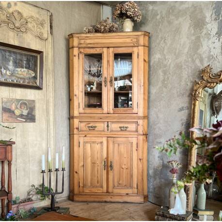 Corner unit in pine