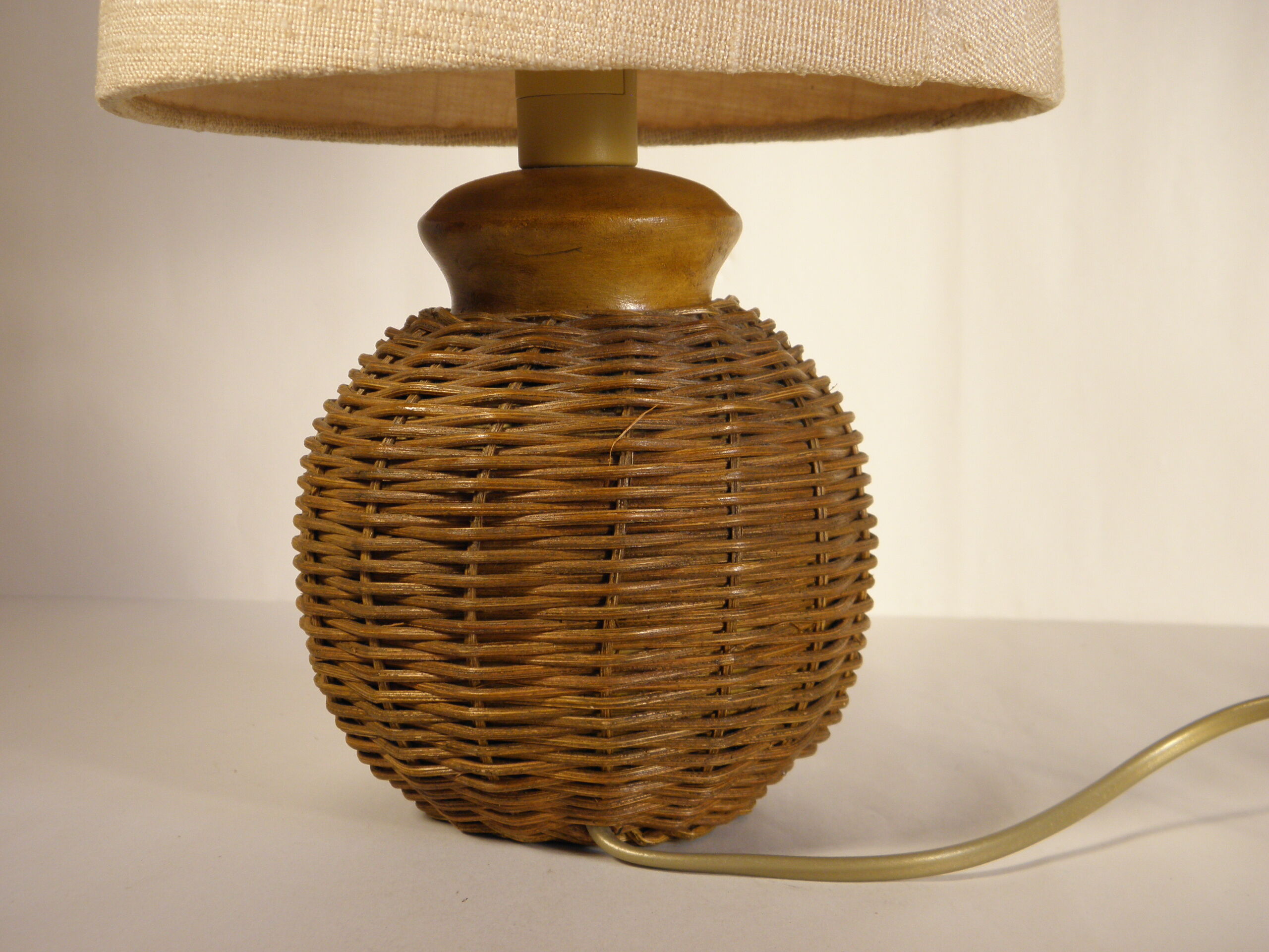 Rattan table lamp and fabric