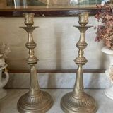 Paire de bougeoirs en laiton