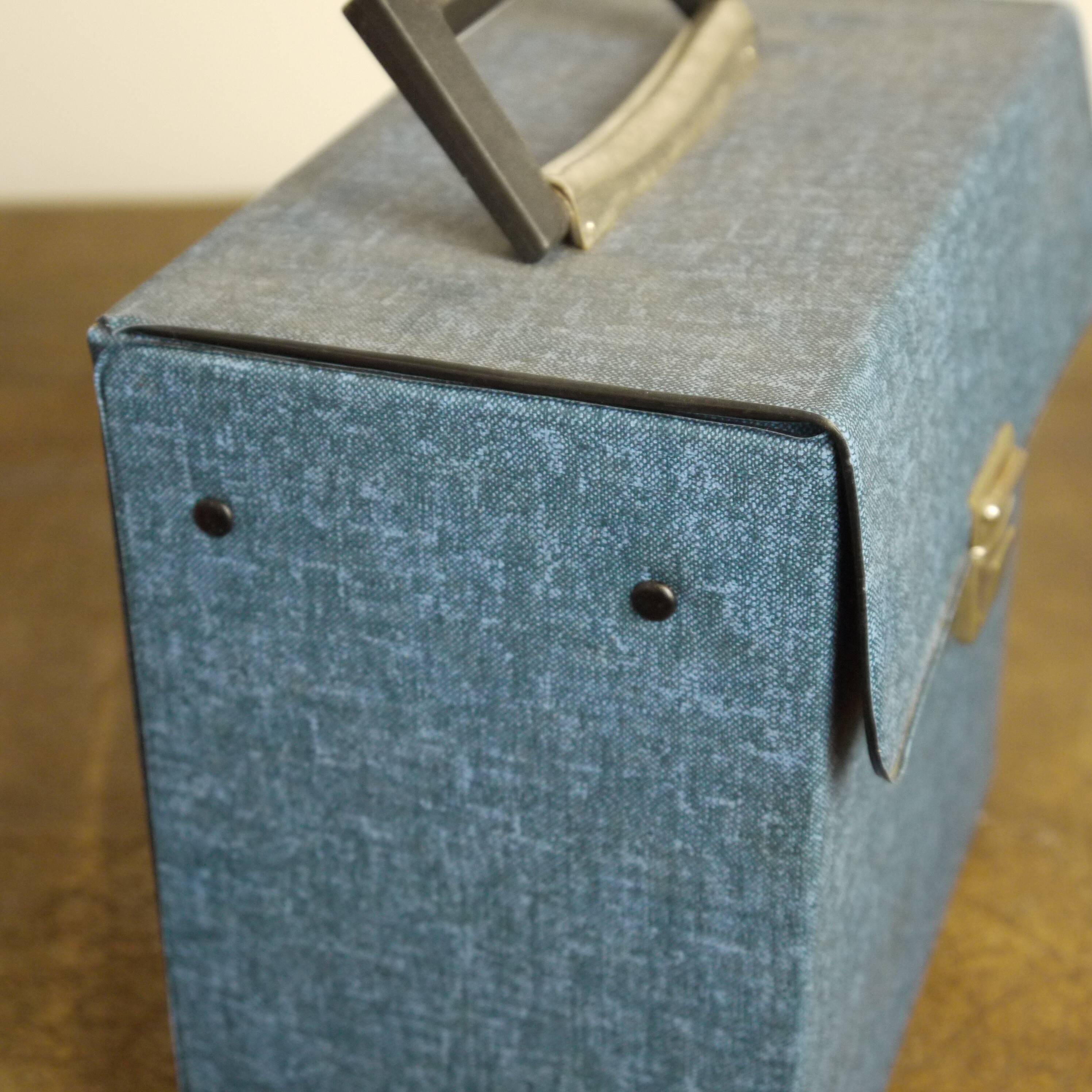 Storage suitcase box 45 turns