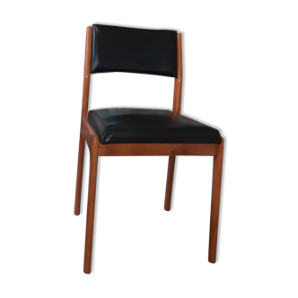 Black vintage chair in skaï