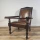 Fauteuil/chaise de château ancien avec tabouret