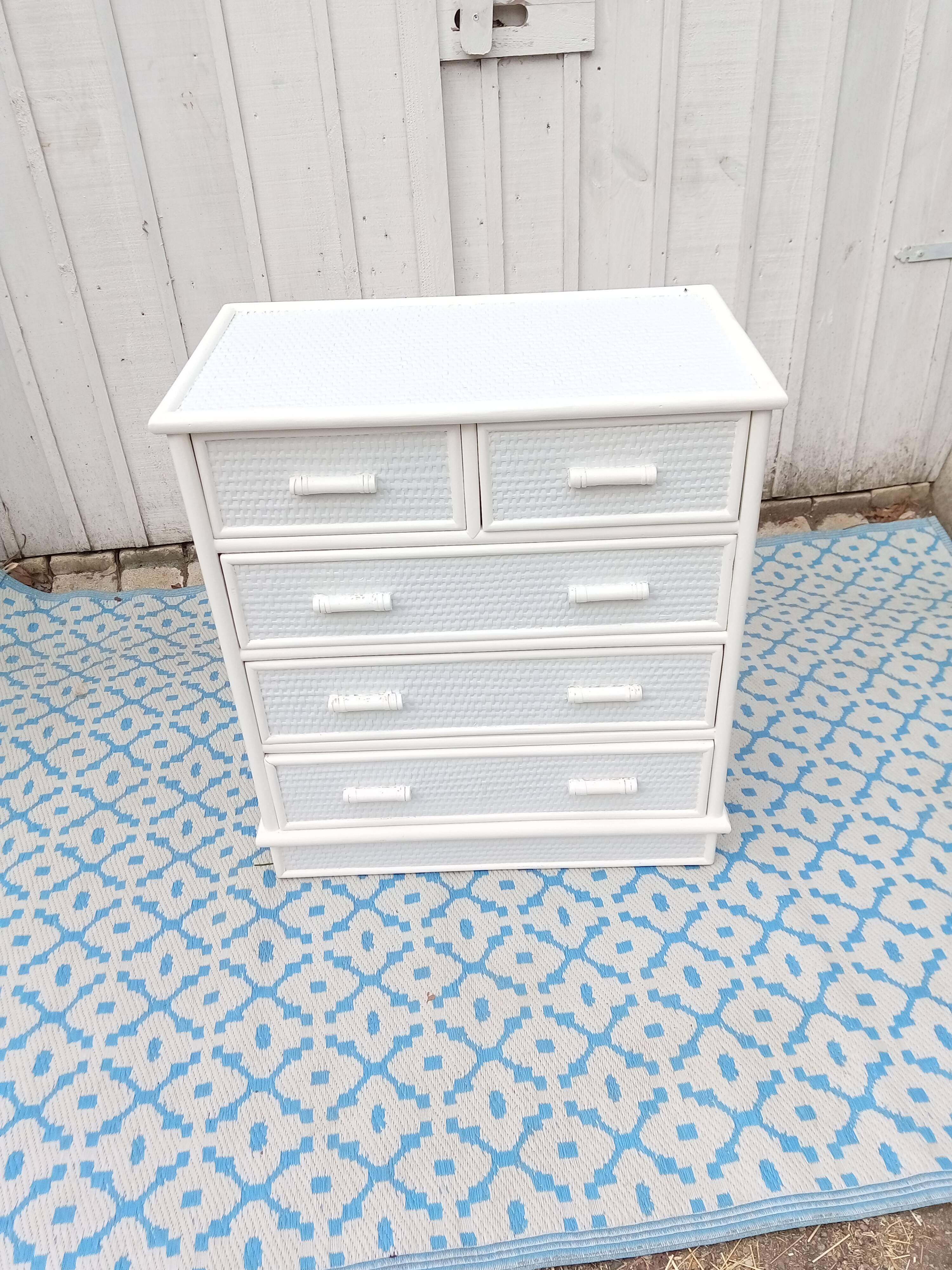 Commode blanche en rotin