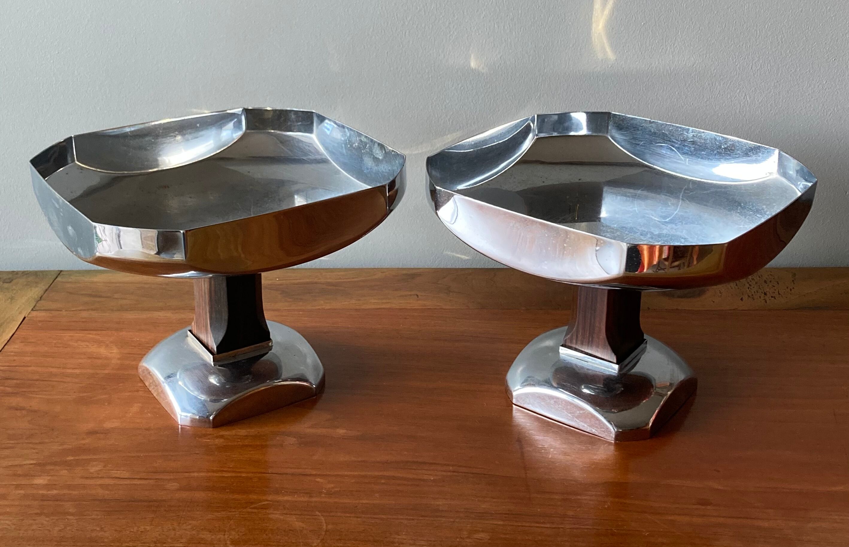 Pair of standing cups in chrome-plated metal and Rosewood from Rio, French work of the Art Deco period
