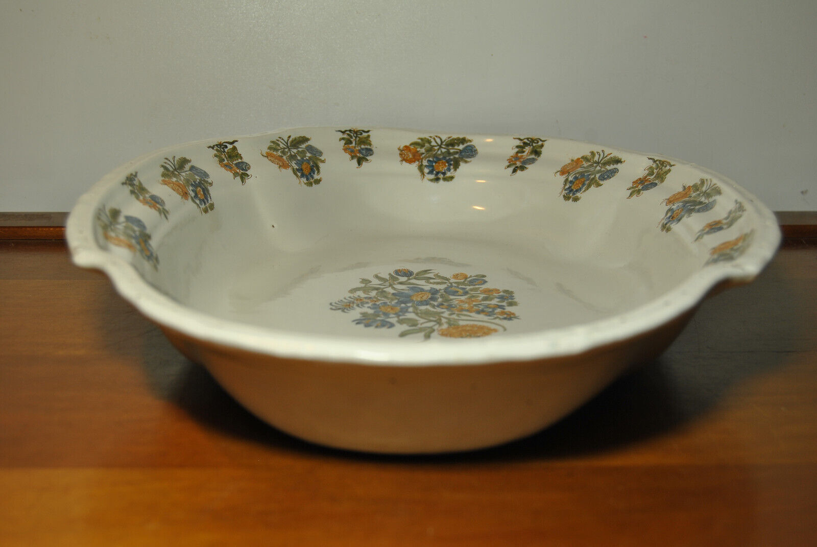 Flat ewer basin earthenware Moustiers Sud France 18th century flower solanée