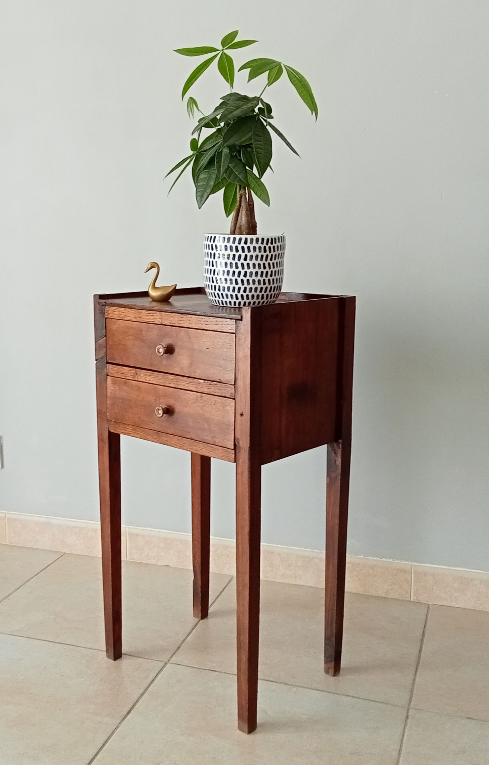 Walnut side table 20s/30s