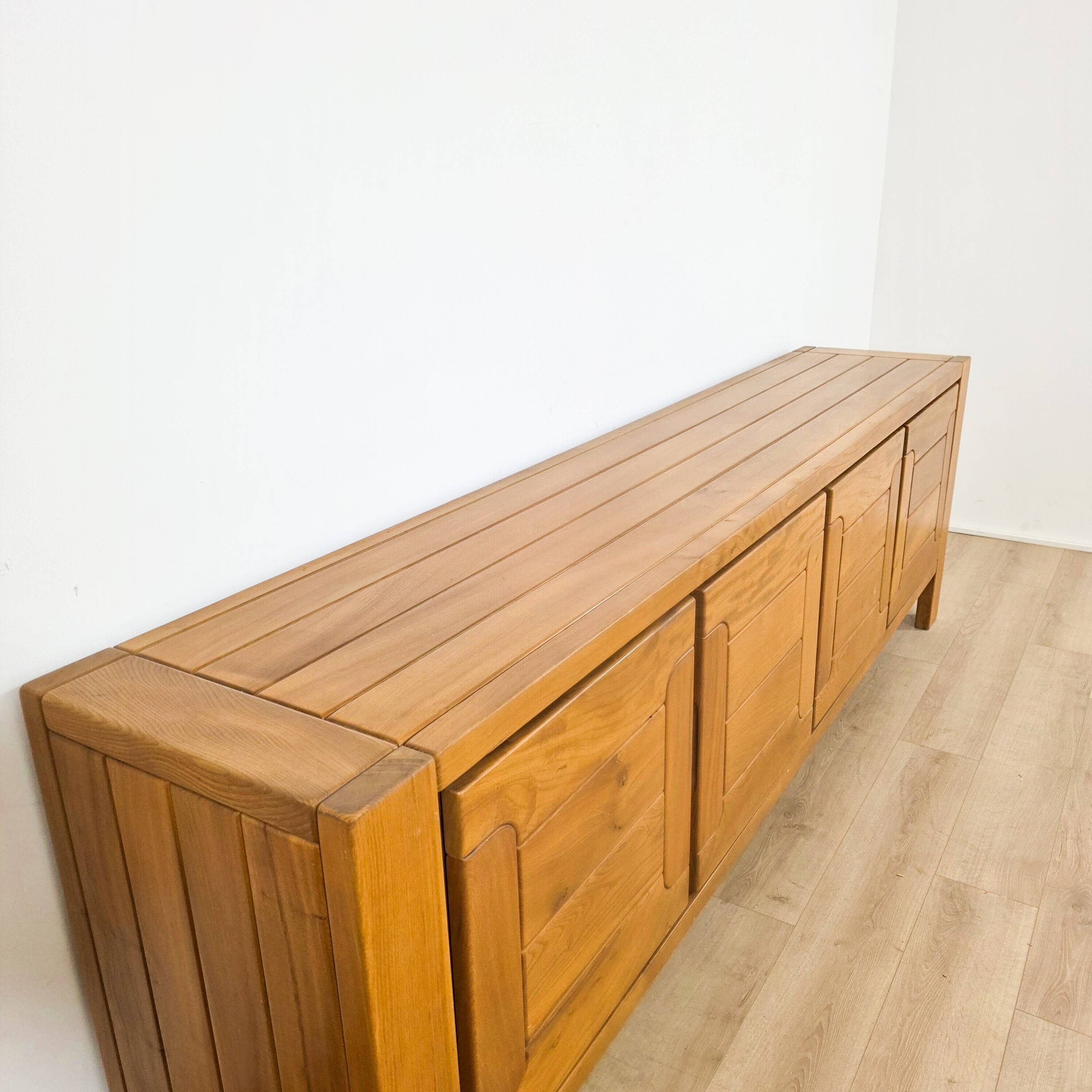 Buffet design Maison Regain en orme massif – des années 1970