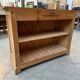 Comptoir de magasin en sapin