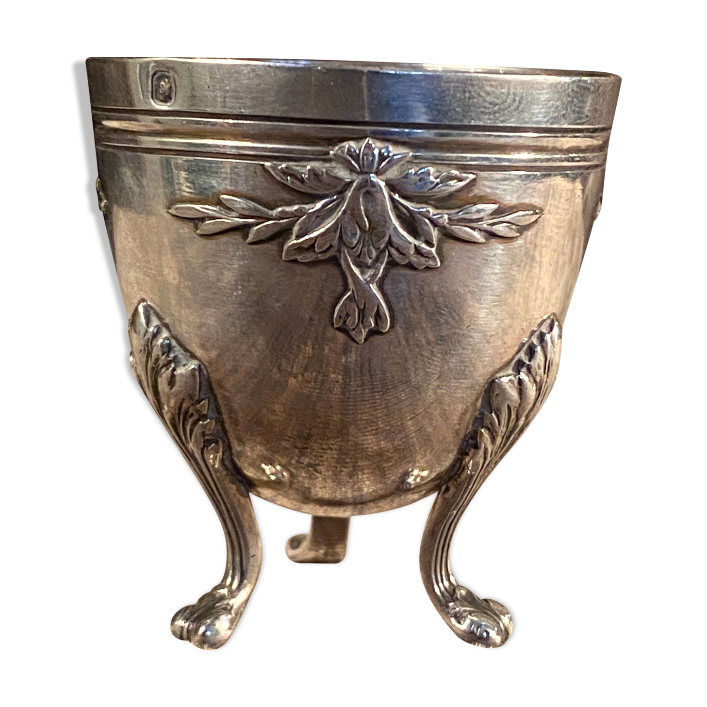 Massive silver shell punch minerve