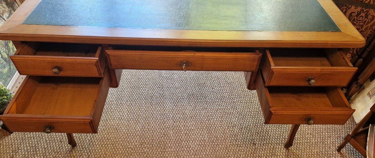 Cherry wood desk in Louis XV style