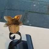 Lot de deux bougeoirs, en forme de fleurs, tulipes en metal noir et dore, vintage