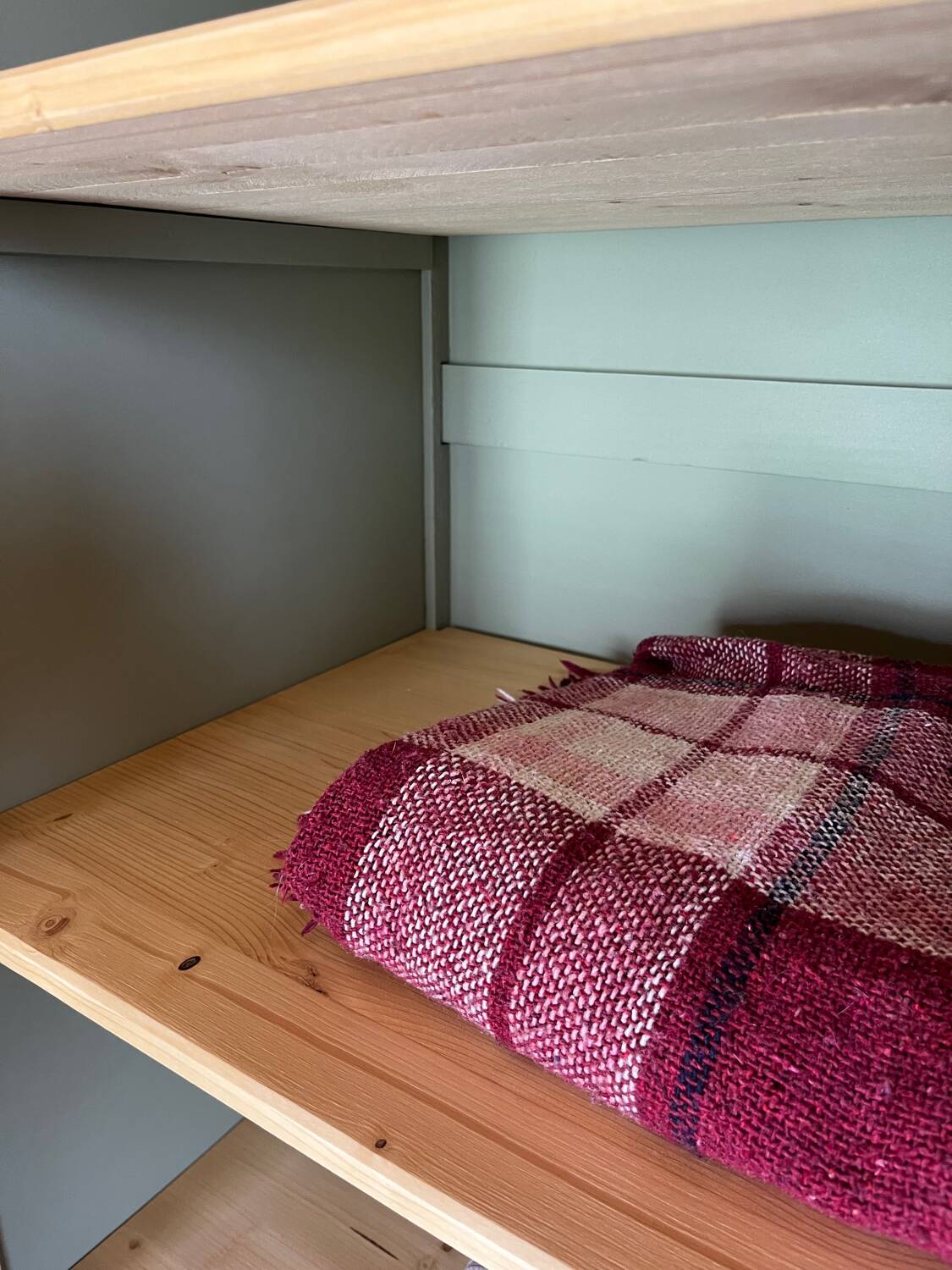 Parisian wardrobe with compass feet