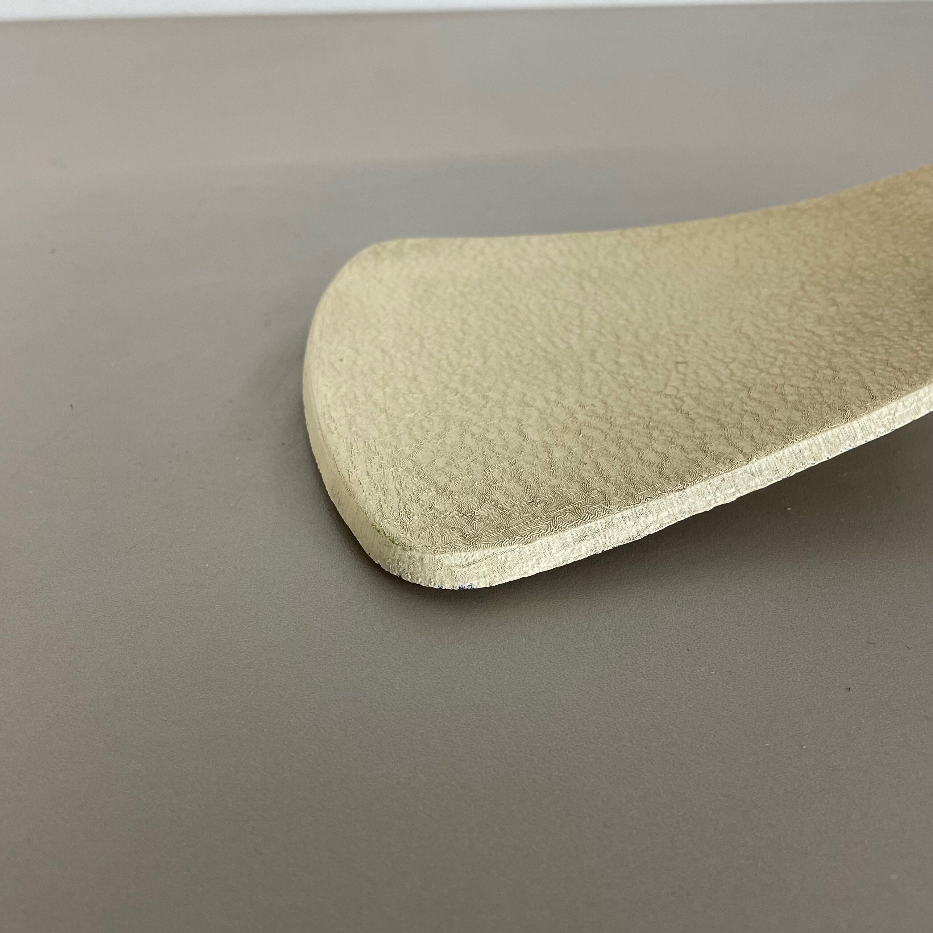 Modernist kalmar sytle Bauhaus beige metal and brass desk light, Austria, 1950s