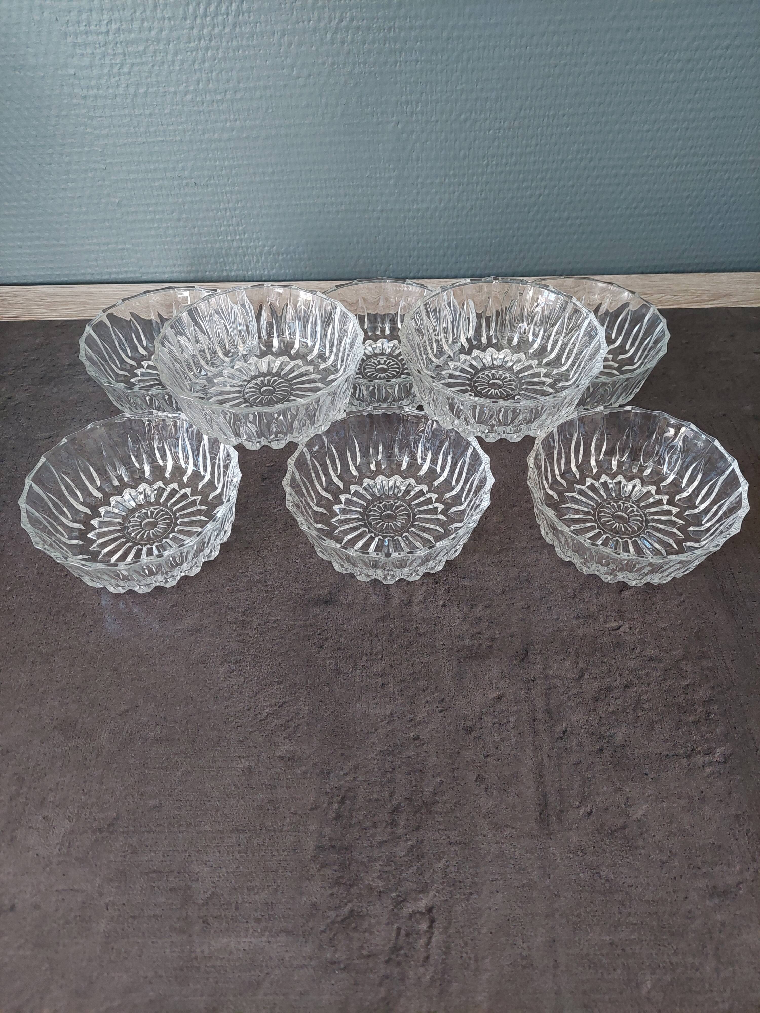 8 vintage ramekins year 70