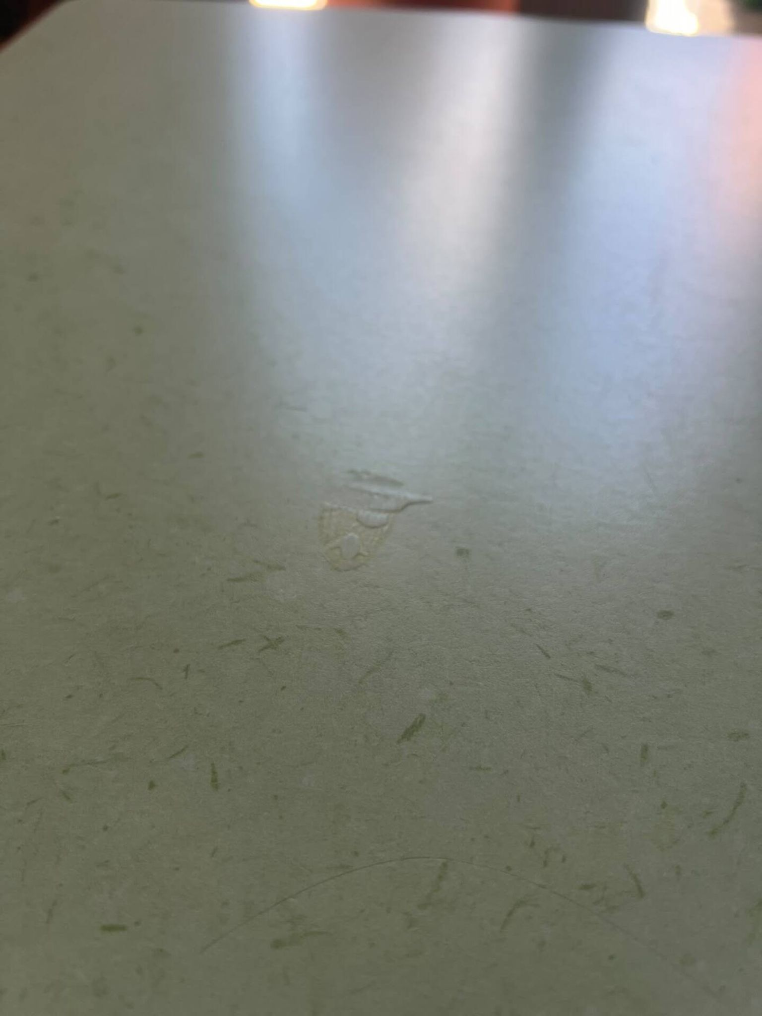 Table de bistrot pieds art deco et Formica