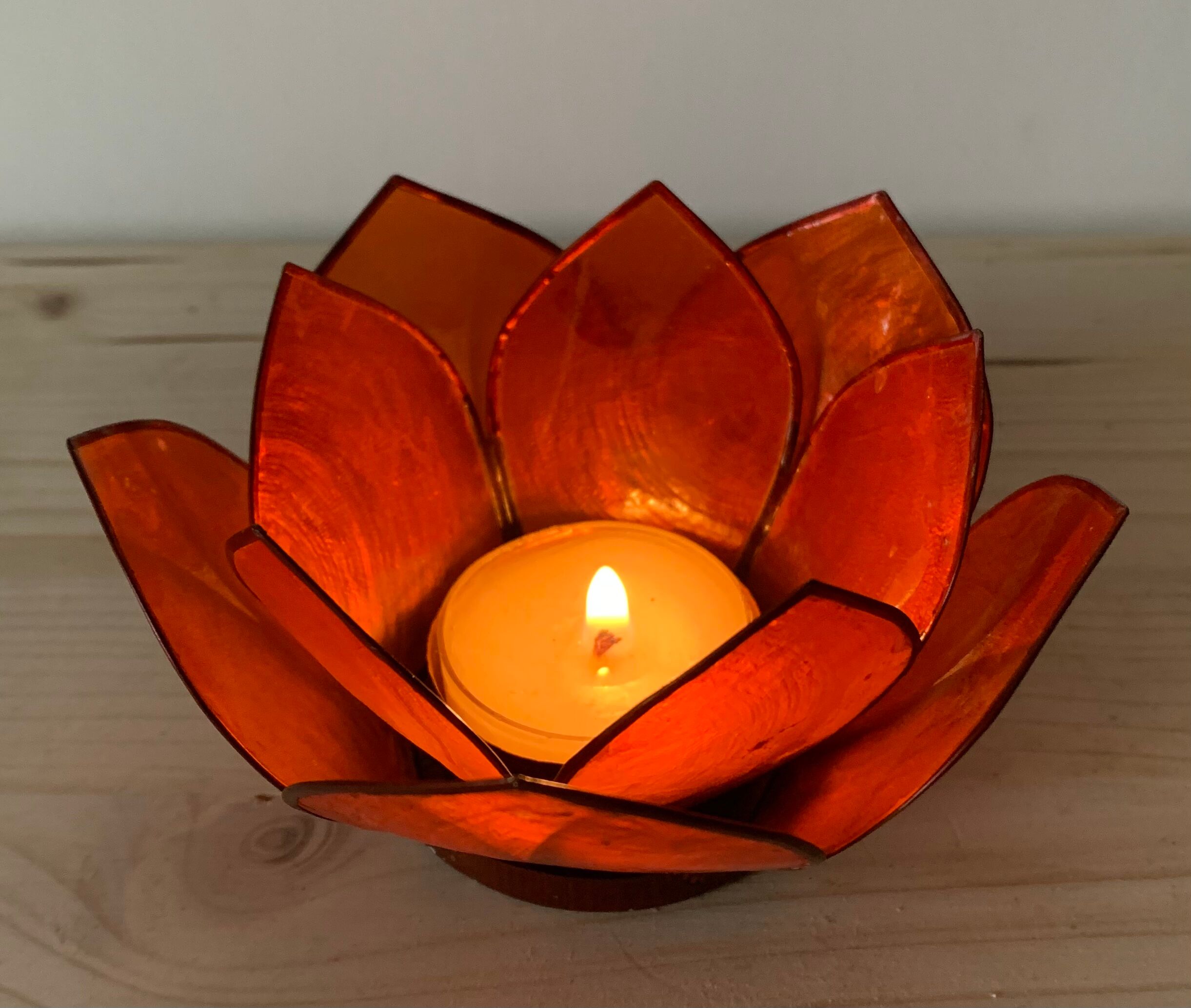 Mother-of-pearl flower candle holder