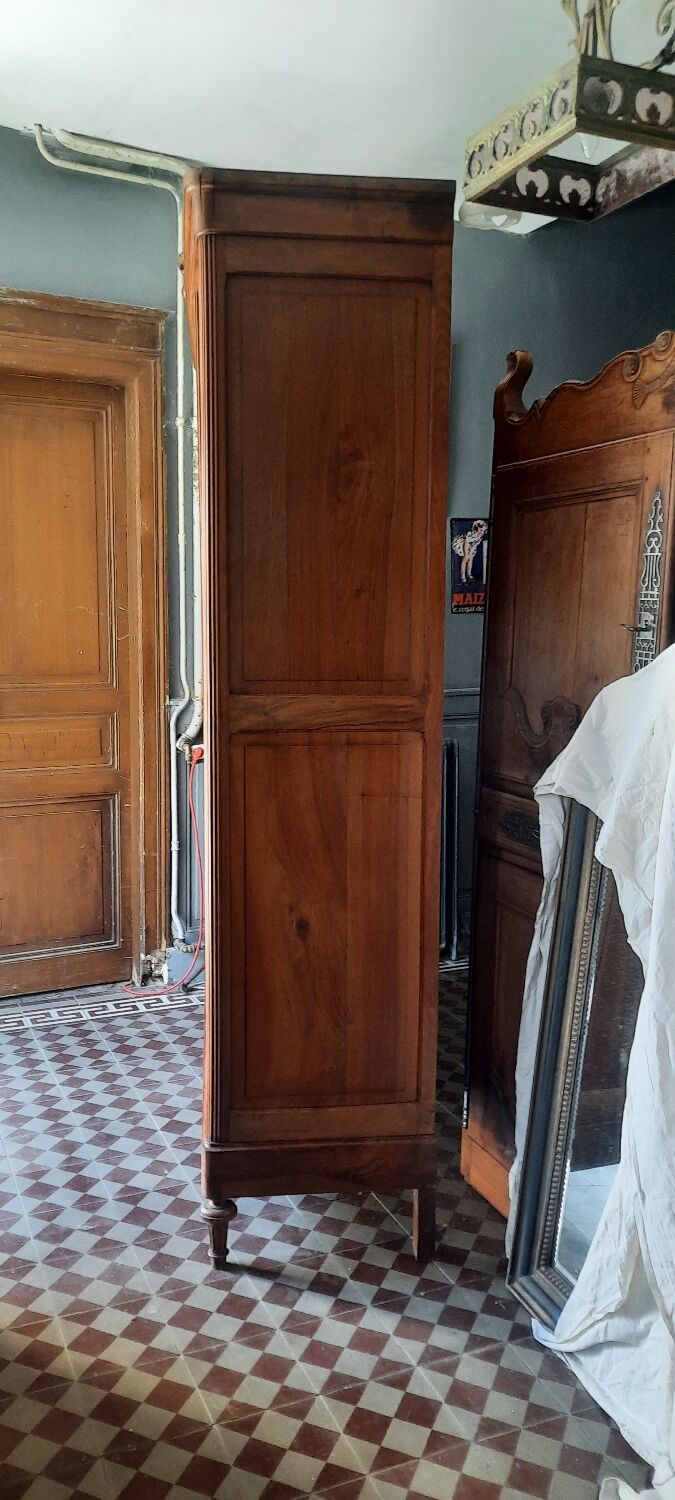Armoire style louis XVI