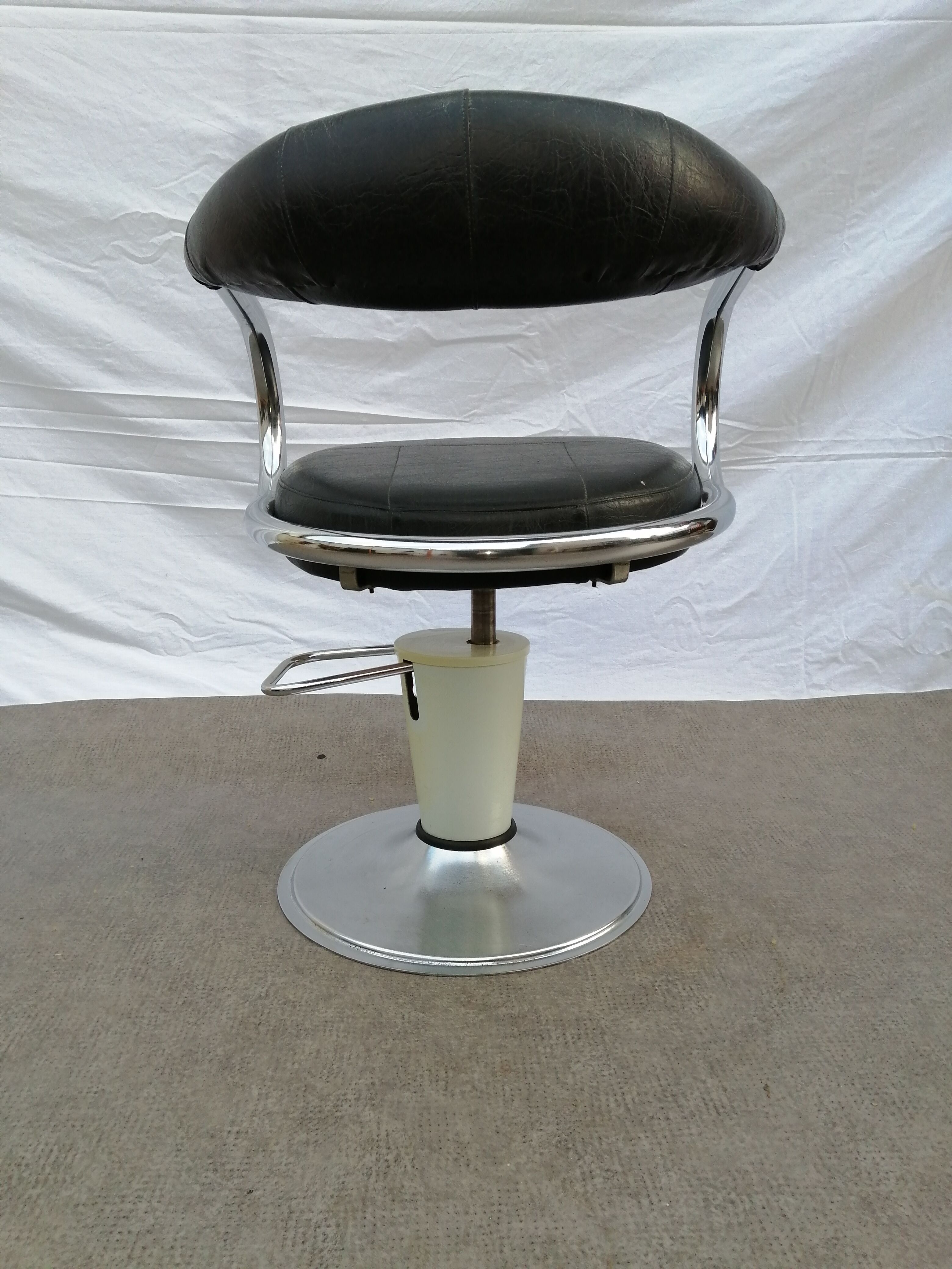 Hairdressing chair foot tulip vintage year 70