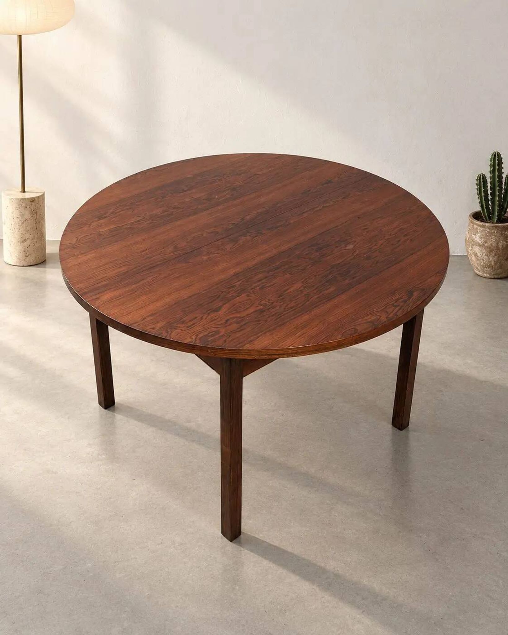 Extendable round rosewood dining table