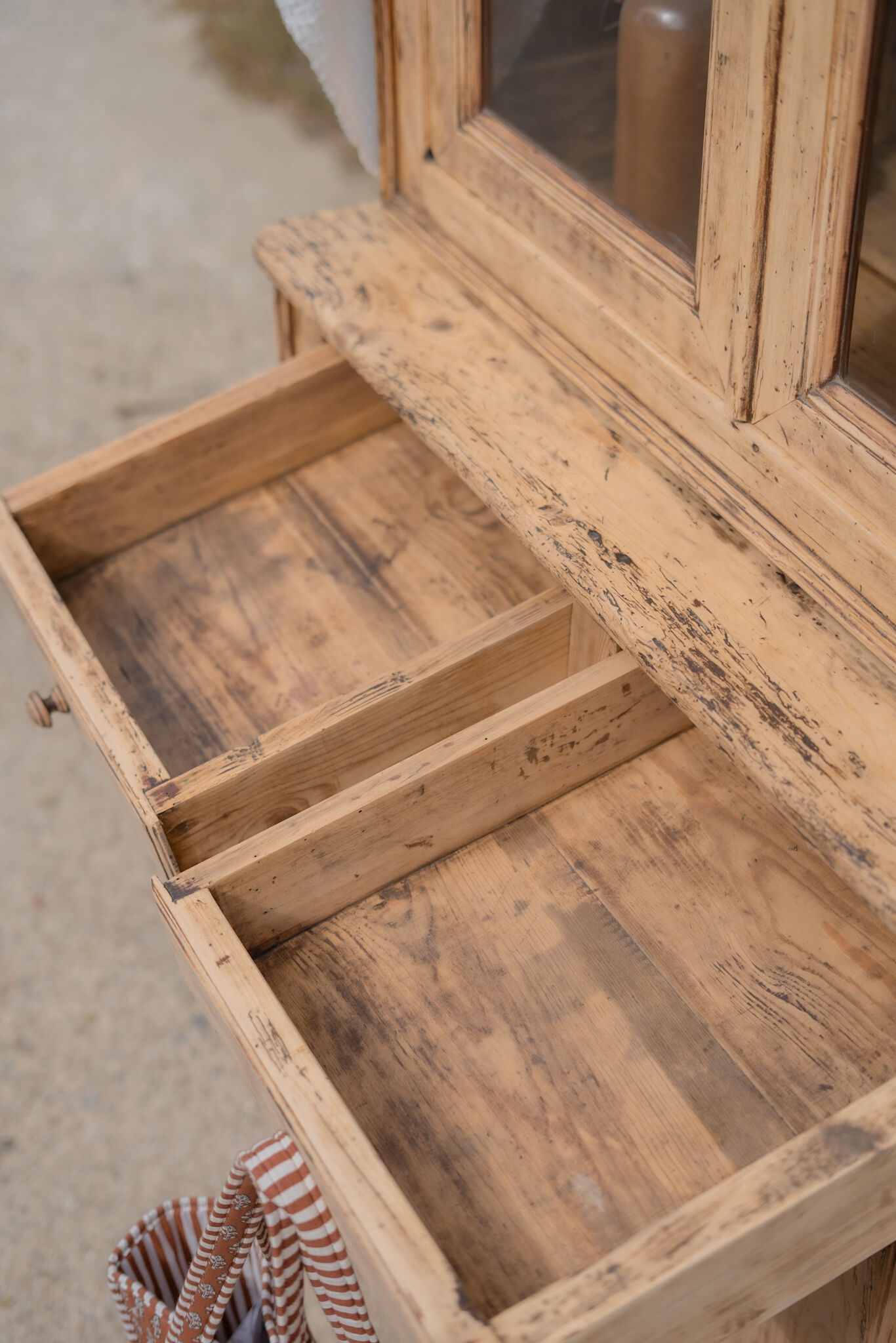 Country-style sideboard