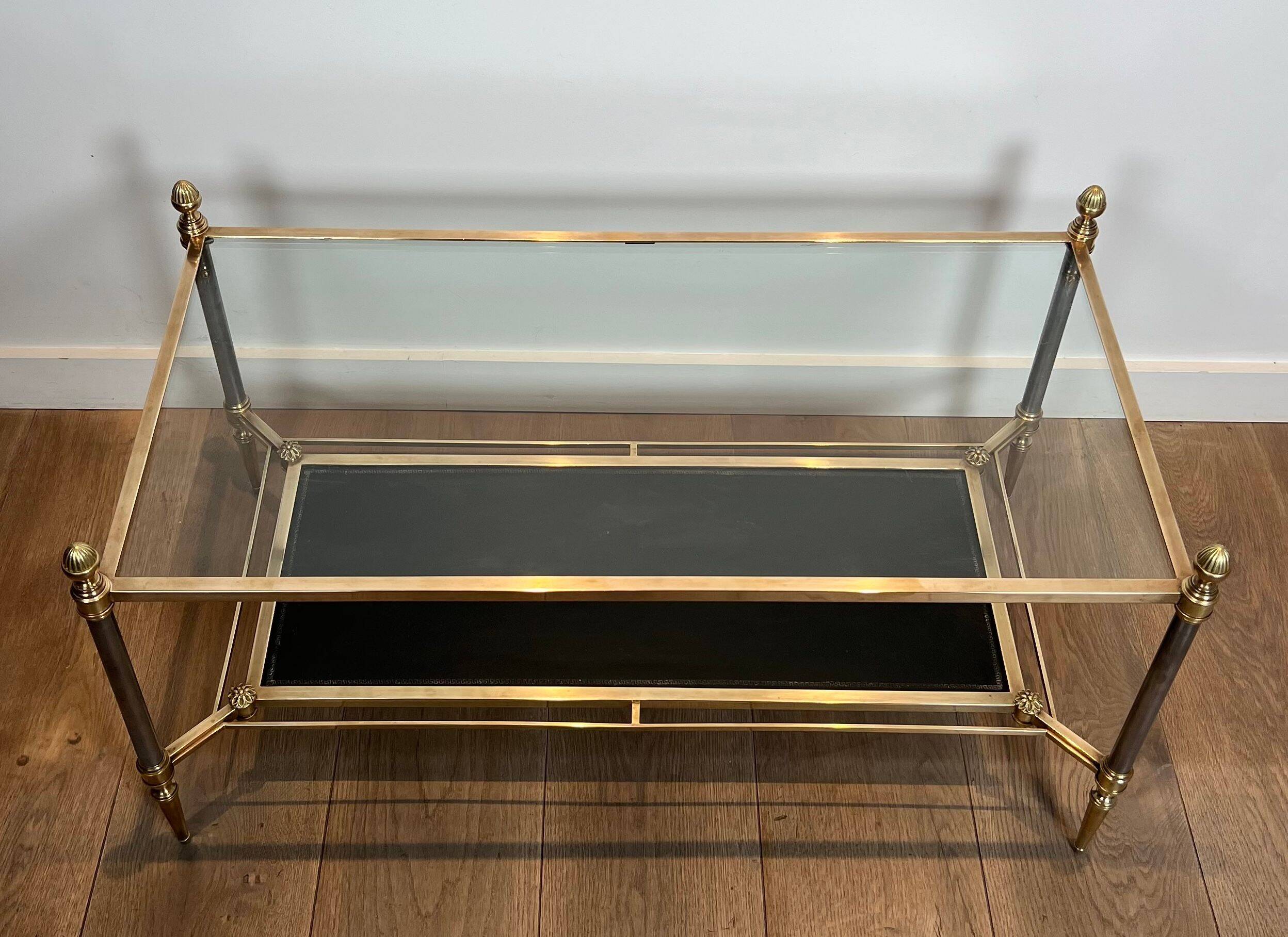 Table basse en laiton et plateau en cuir noir de la Maison Jansen
