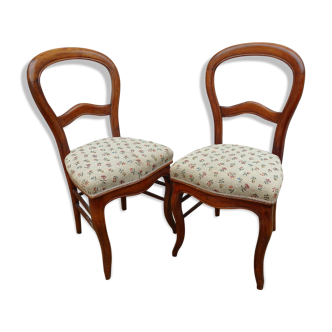 Pair of old chairs has medallion style Louis XVI