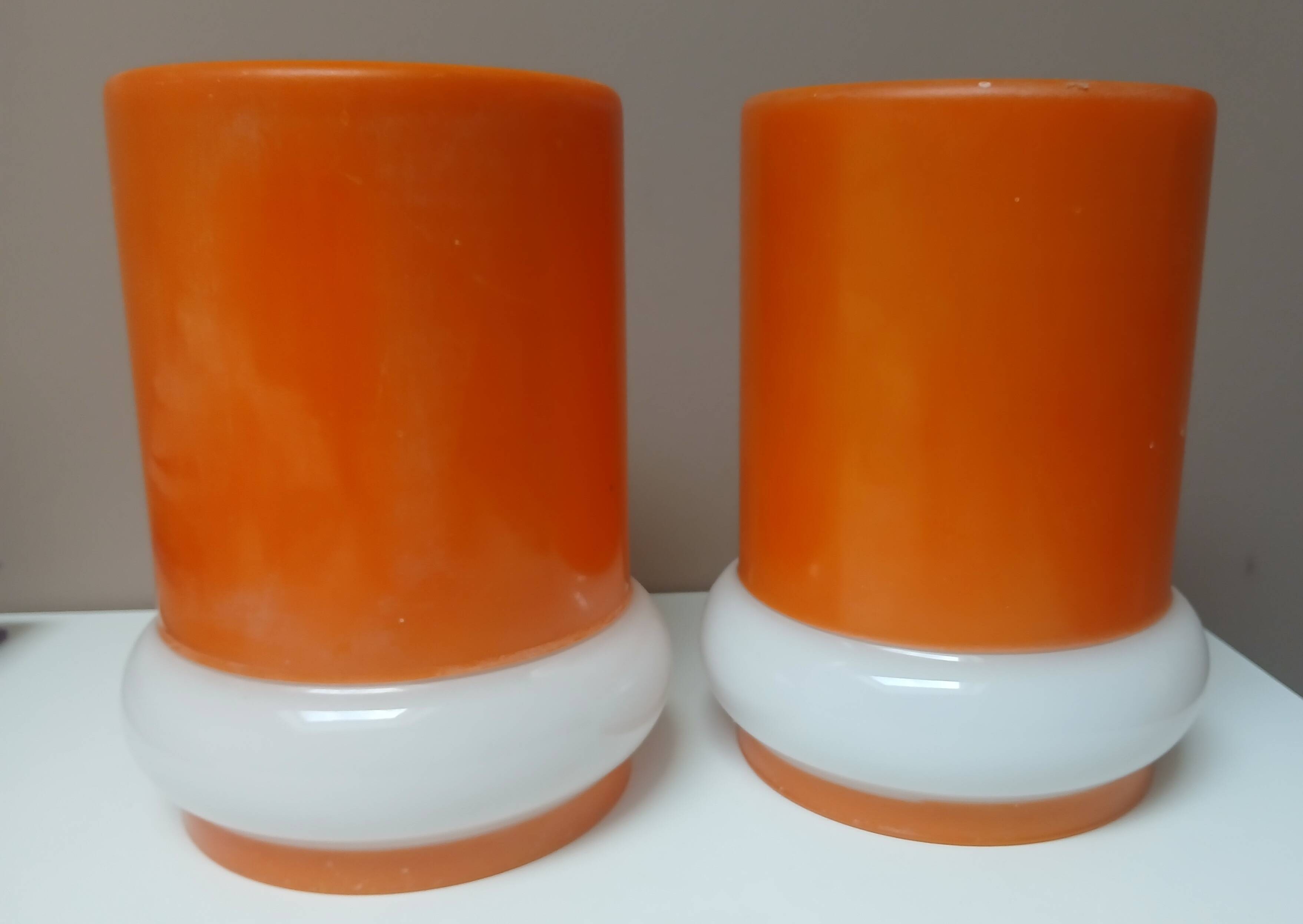 2 Abats-jours en opaline orange et blanche année 70