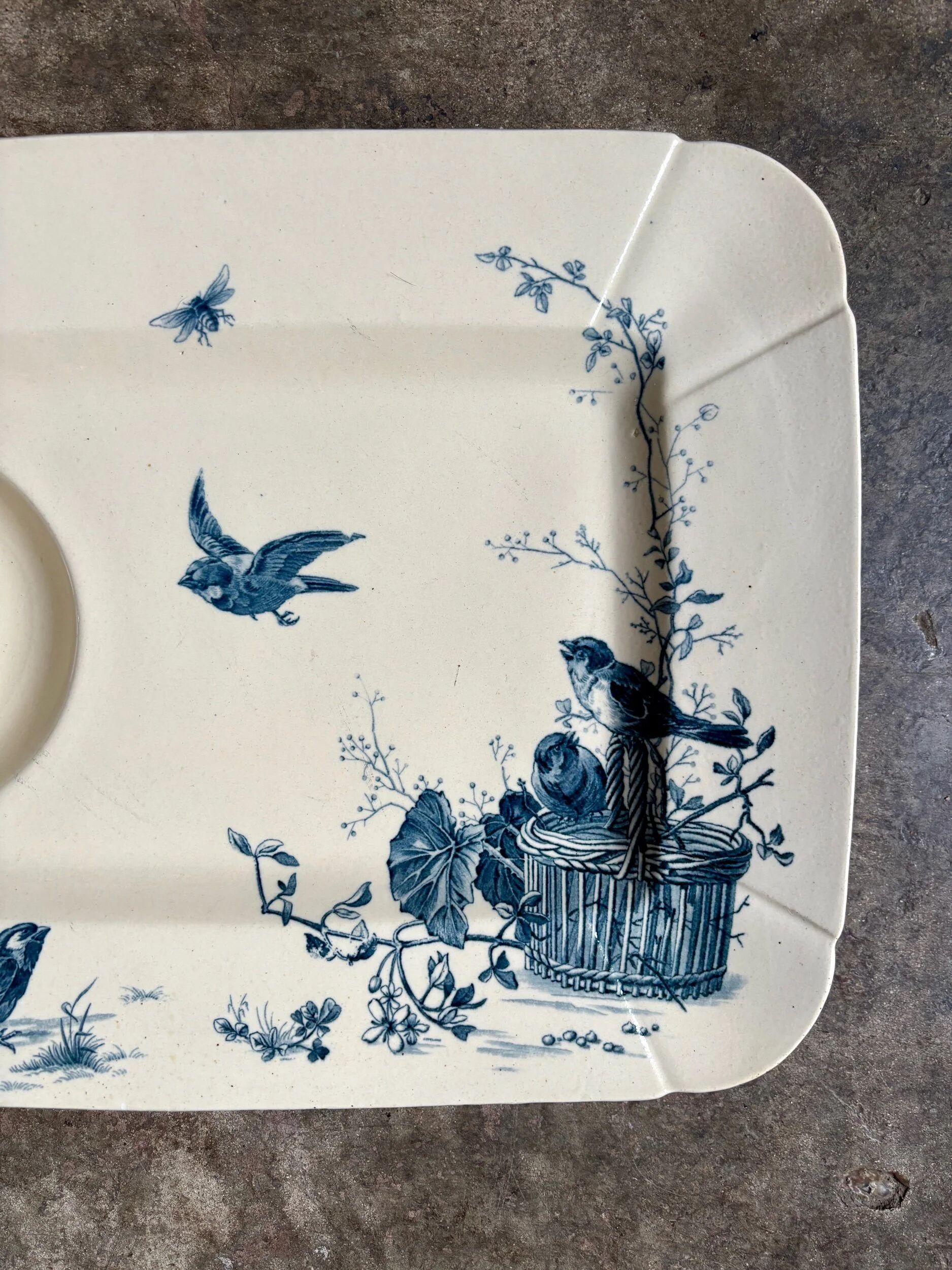 Large rectangular meat platter Gien in blue ironstone, "Birds" service circa 1870.