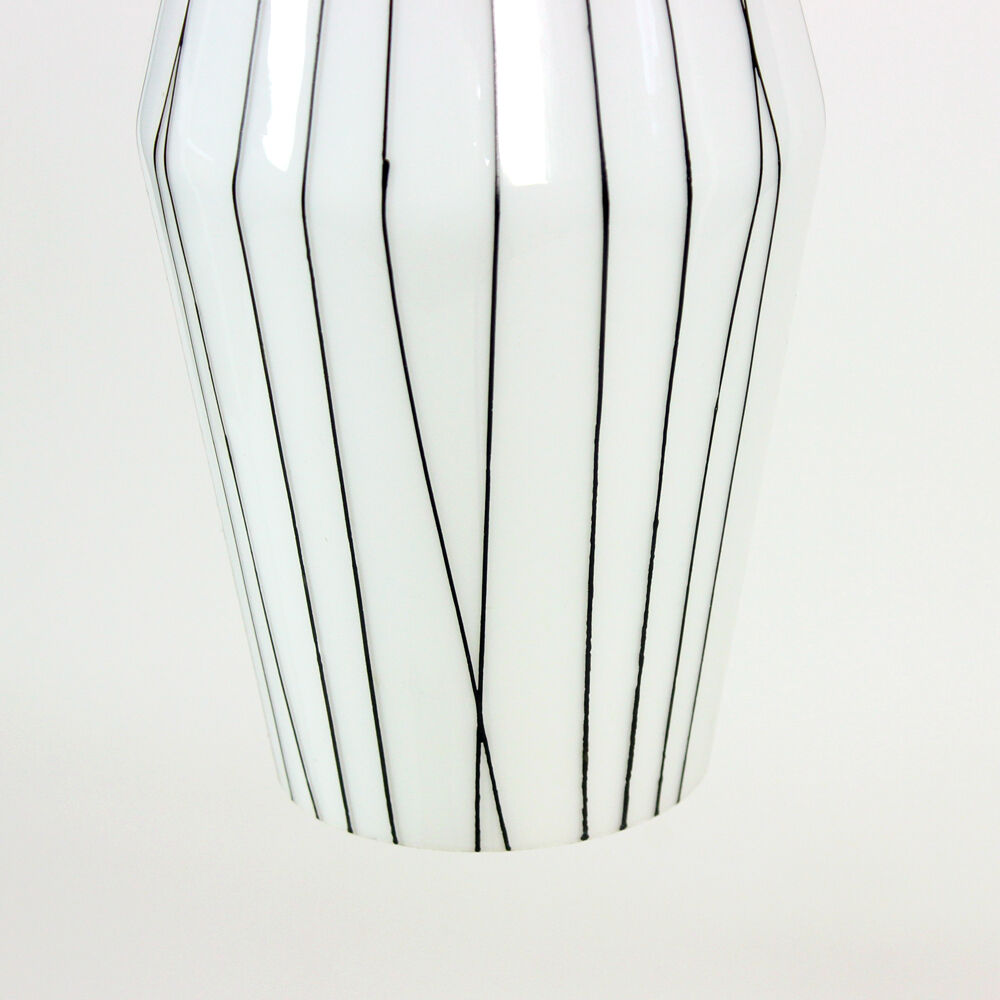 Suspension de l'ère Brussel en combinaison noir et blanc, Tchécoslovaquie années 1960