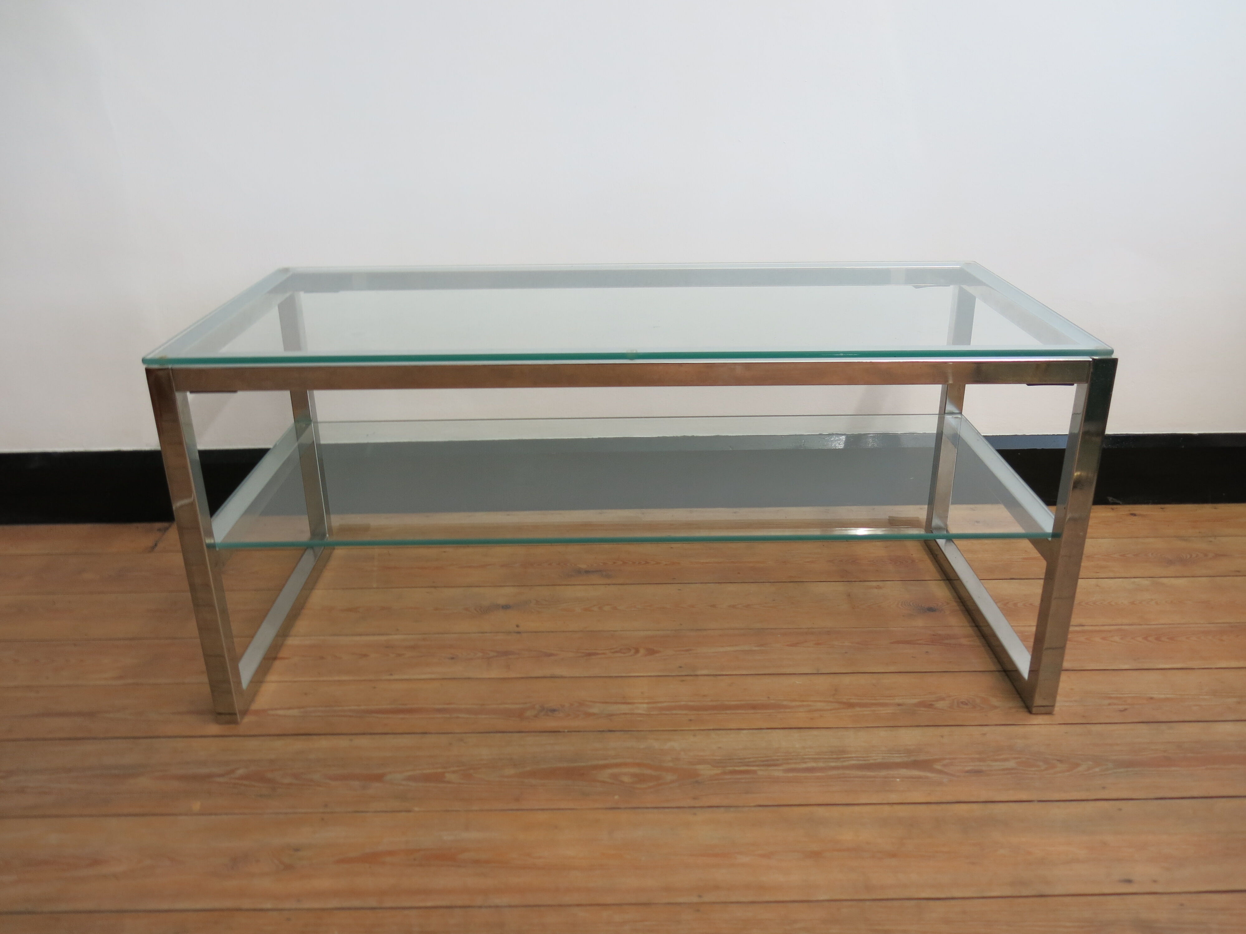 Coffee table in glass and chromed metal