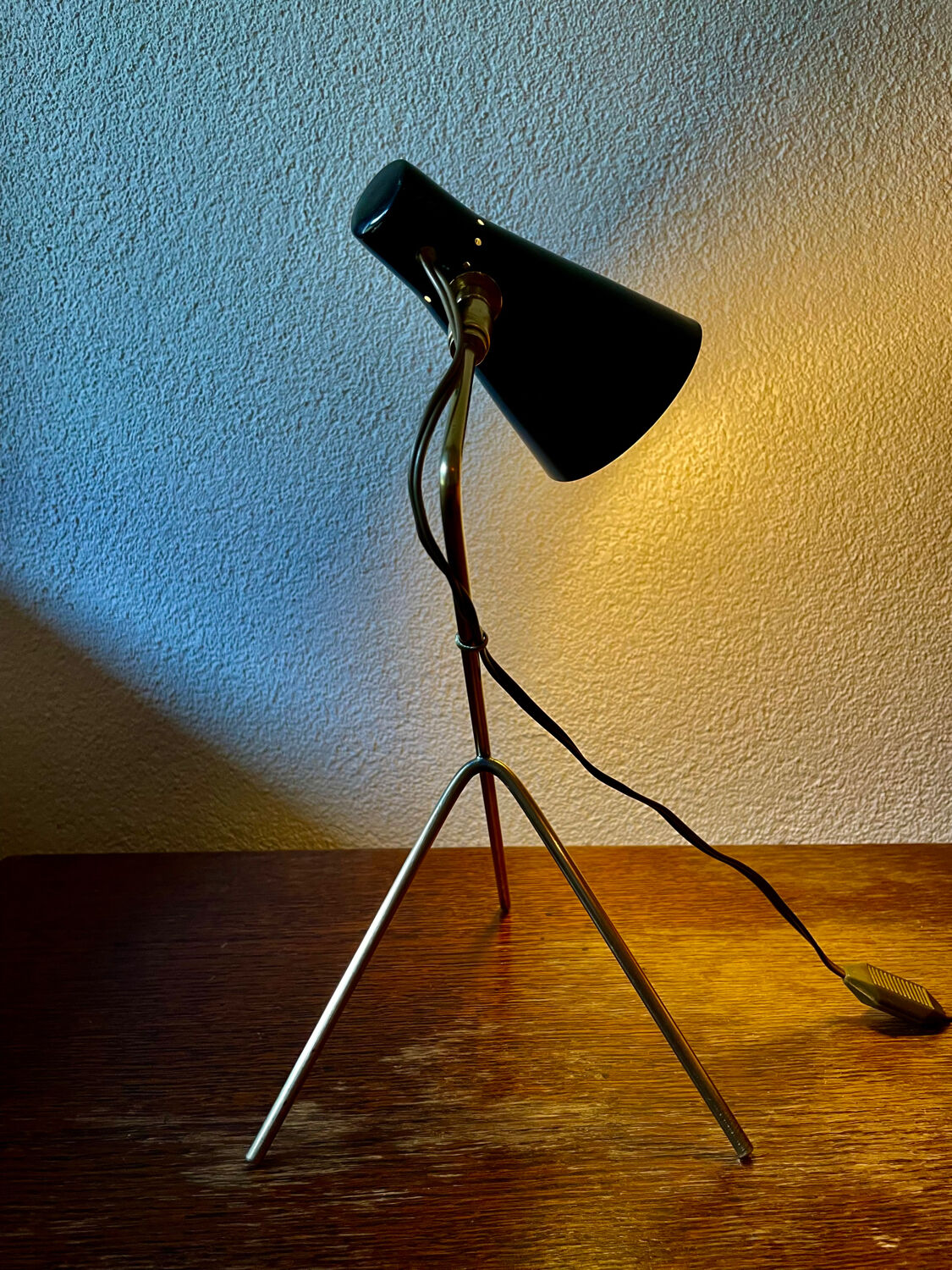 Lamps, tripod, "Stilnovo", 1950s