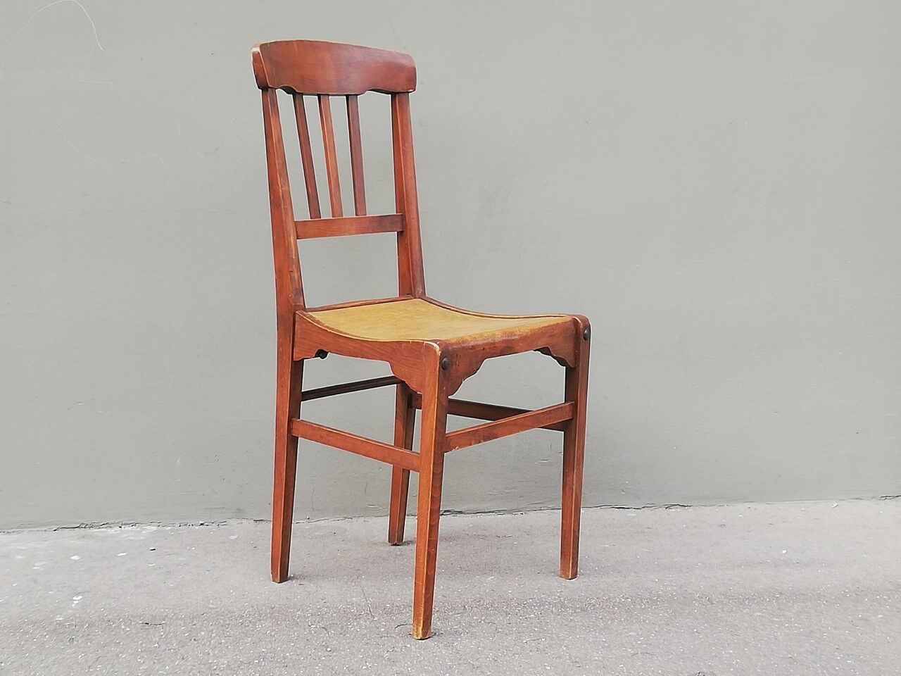 1920s chair from the French manufacturer "STELLA"