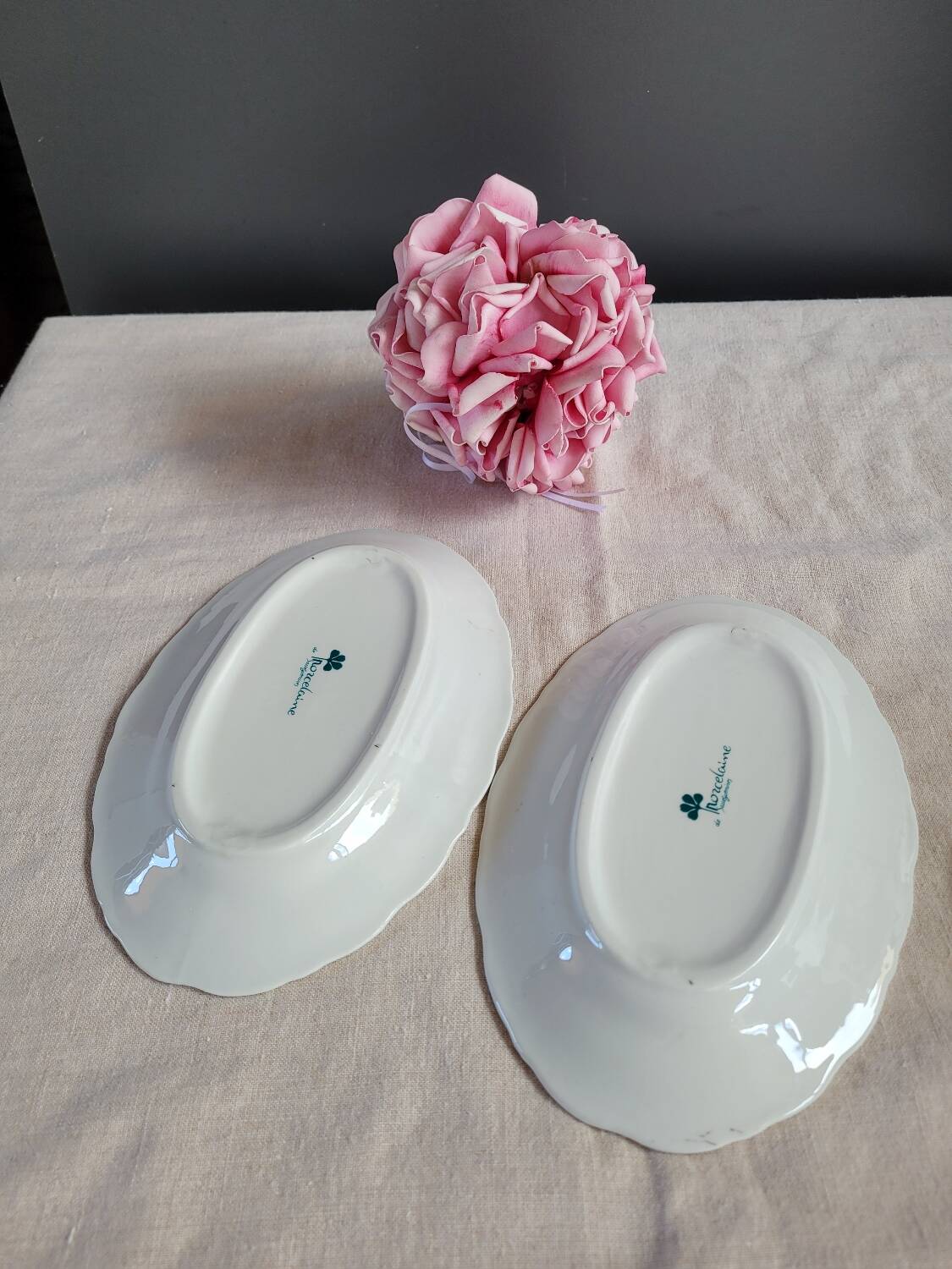 Soup tureen, gravy boat and serving dishes